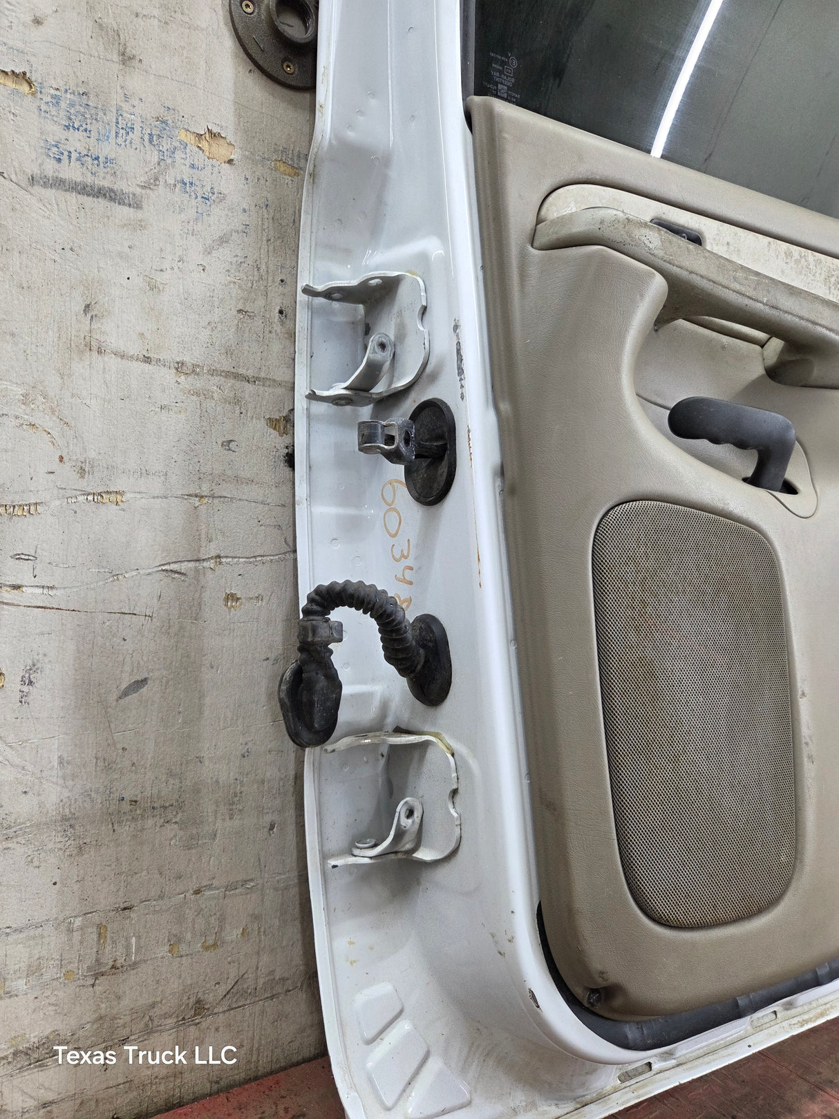 2001-2006 Chevrolet Tahoe / GMC Yukon 1500 2500HD Rear Passenger side rear door RH