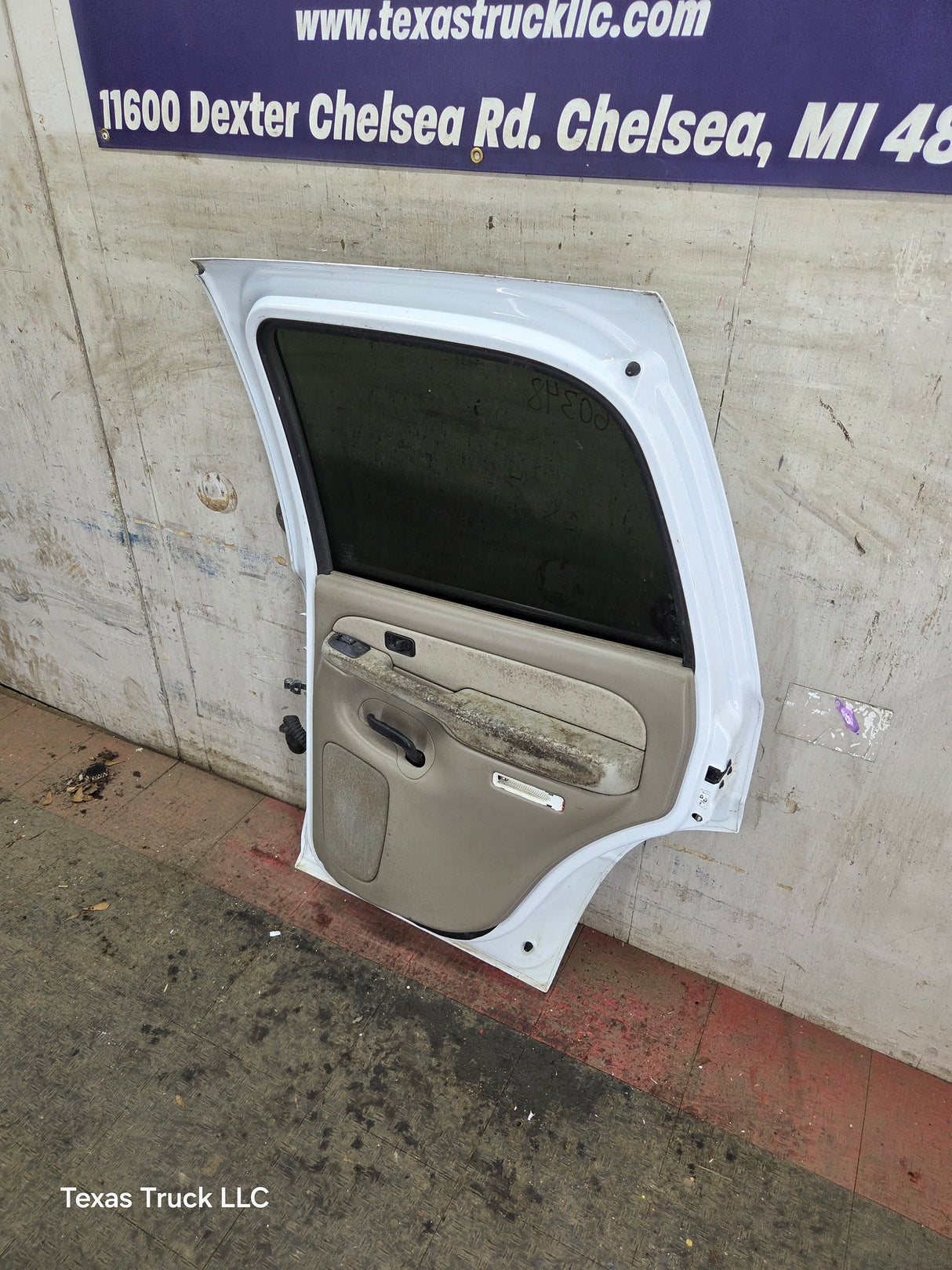 2001-2006 Chevrolet Tahoe / GMC Yukon 1500 2500HD Rear Passenger side rear door RH