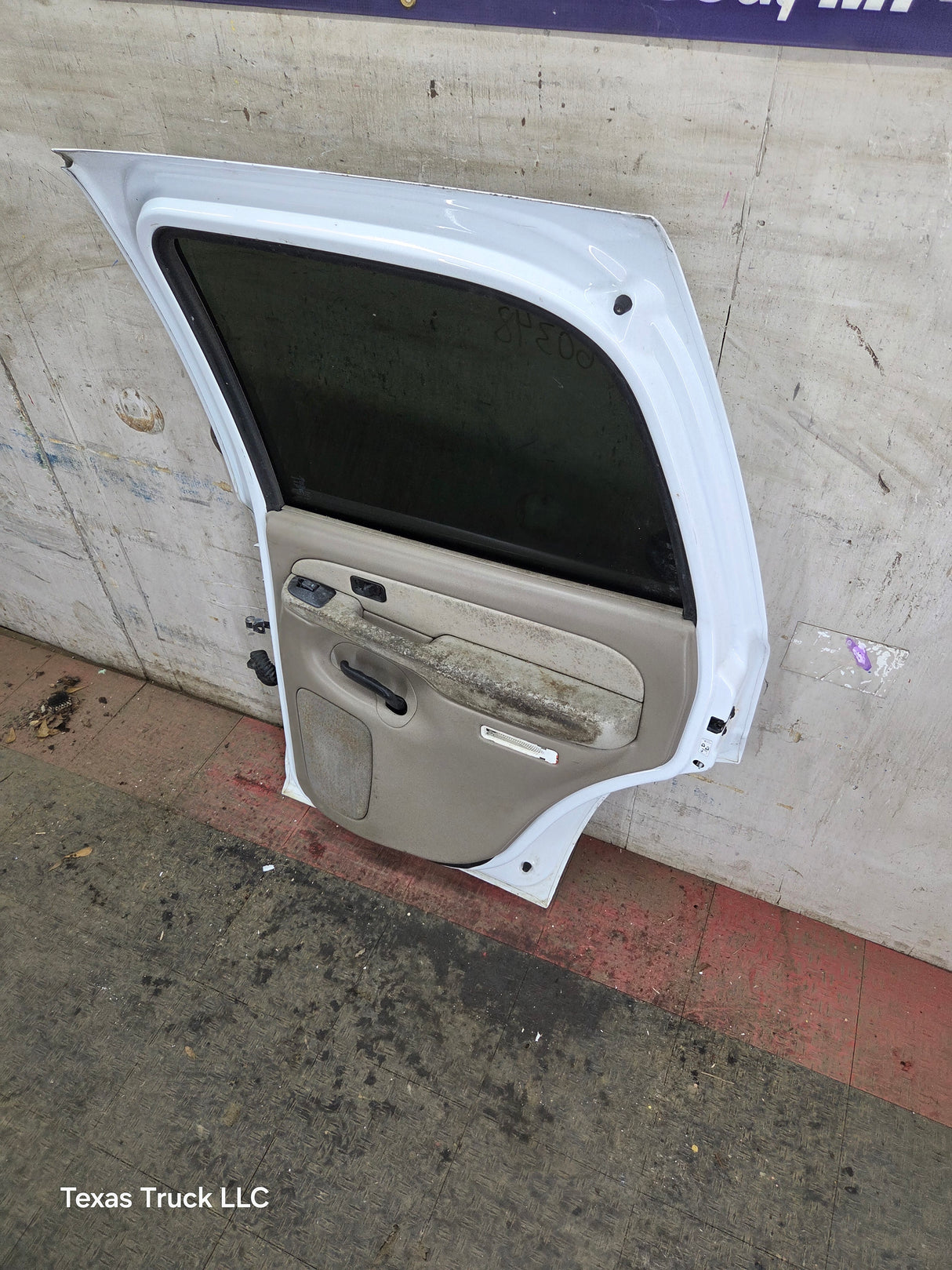 2001-2006 Chevrolet Tahoe / GMC Yukon 1500 2500HD Rear Passenger side rear door RH