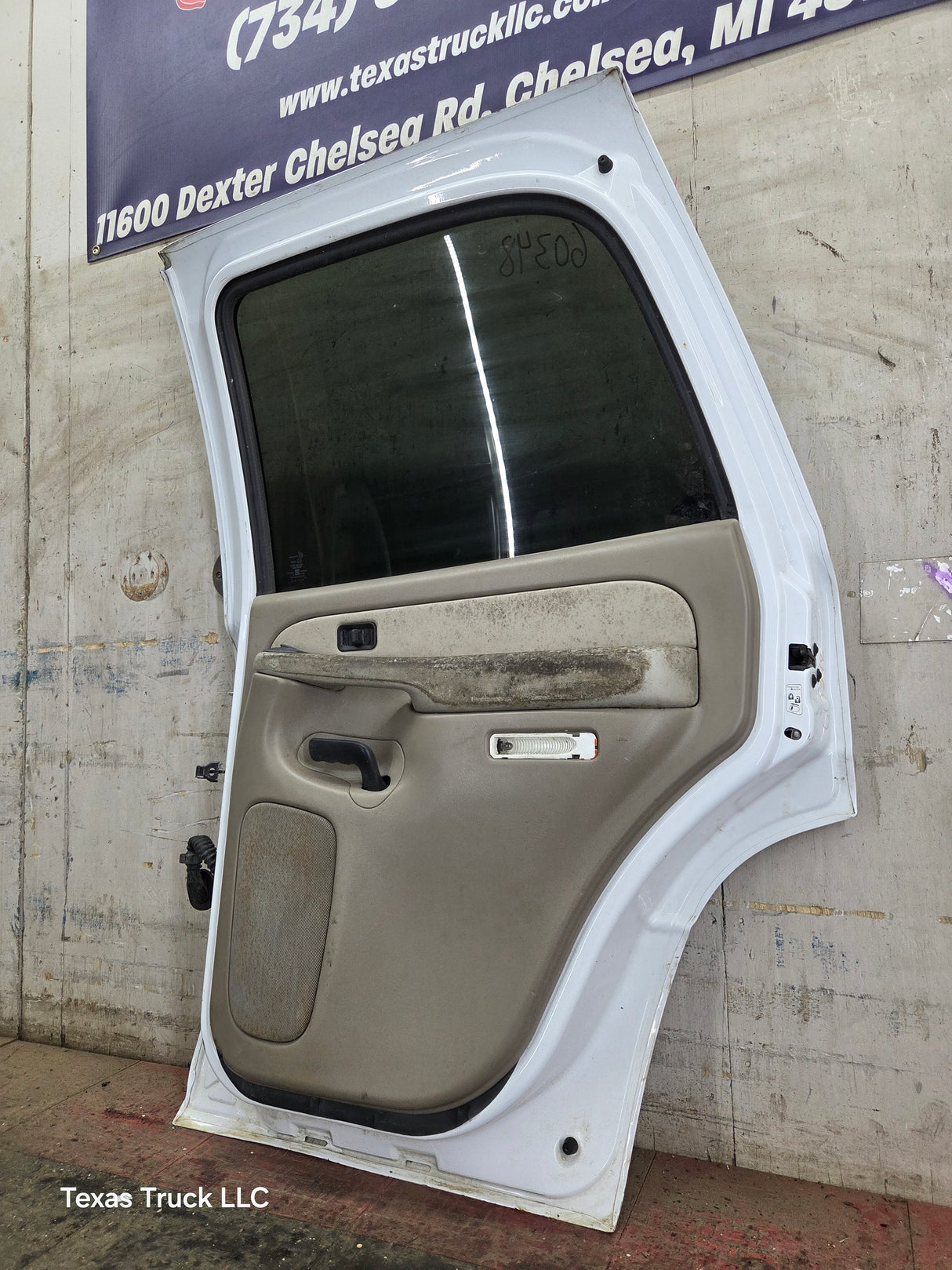 2001-2006 Chevrolet Tahoe / GMC Yukon 1500 2500HD Rear Passenger side rear door RH