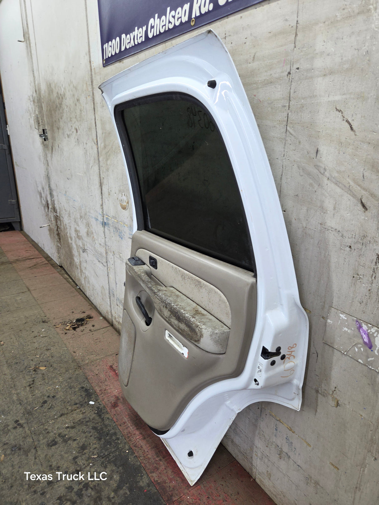 2001-2006 Chevrolet Tahoe / GMC Yukon 1500 2500HD Rear Passenger side rear door RH
