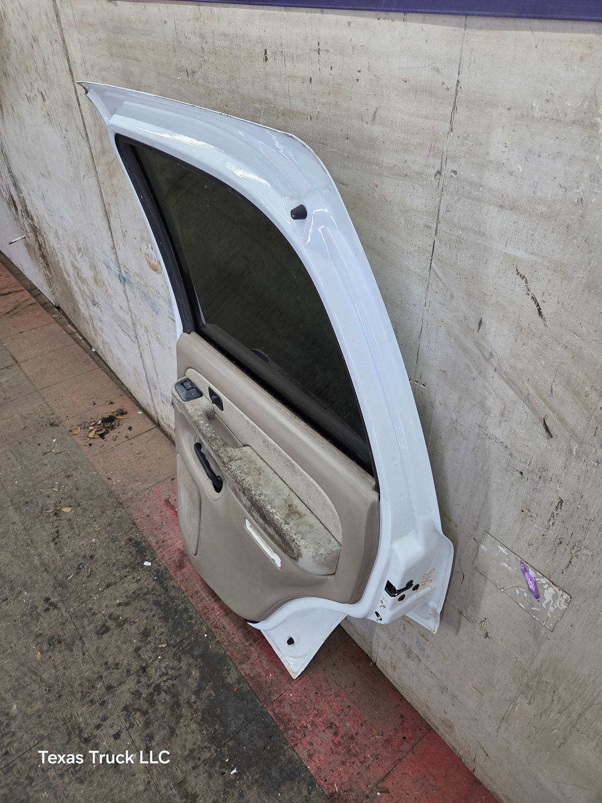2001-2006 Chevrolet Tahoe / GMC Yukon 1500 2500HD Rear Passenger side rear door RH