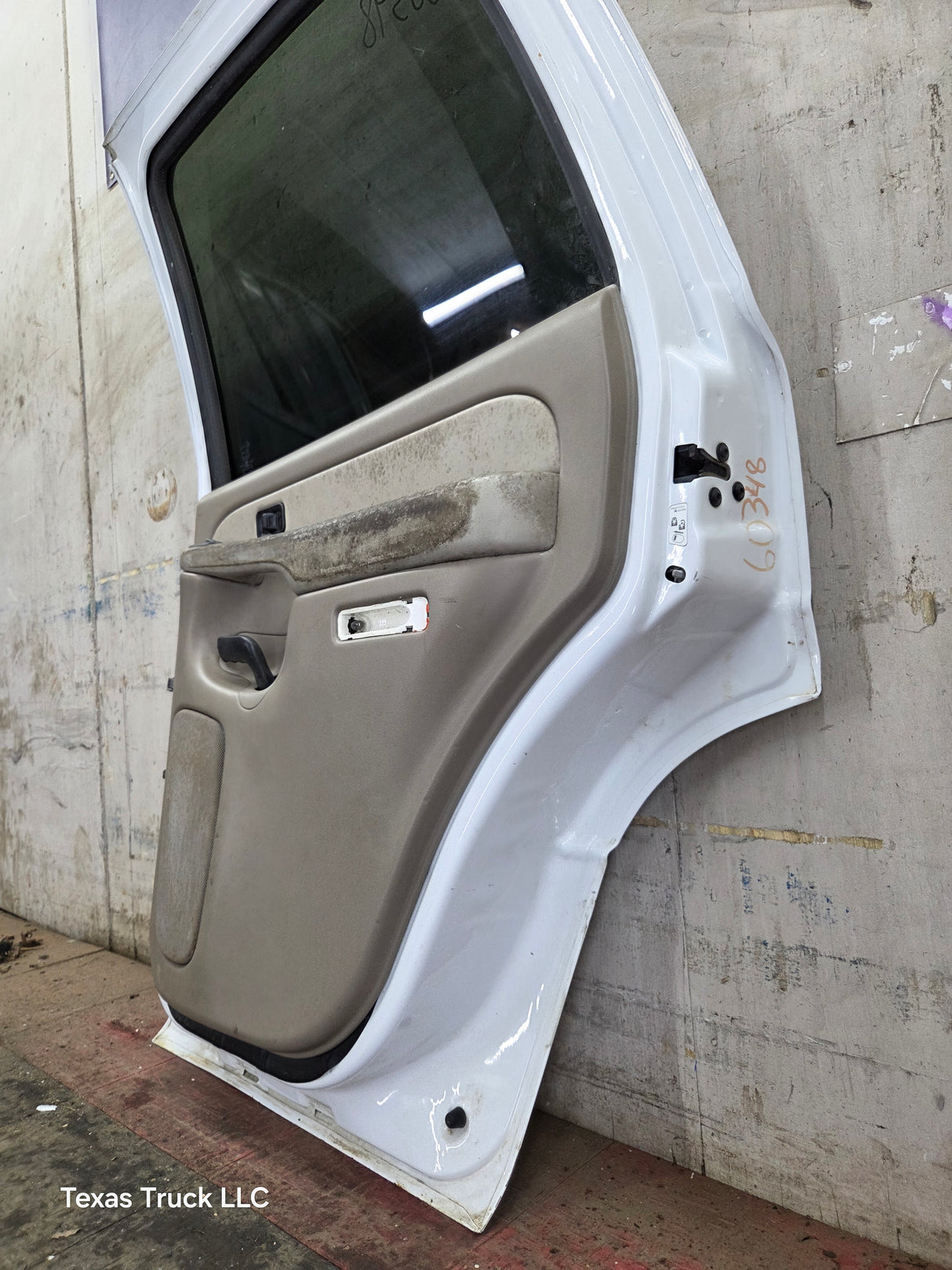 2001-2006 Chevrolet Tahoe / GMC Yukon 1500 2500HD Rear Passenger side rear door RH