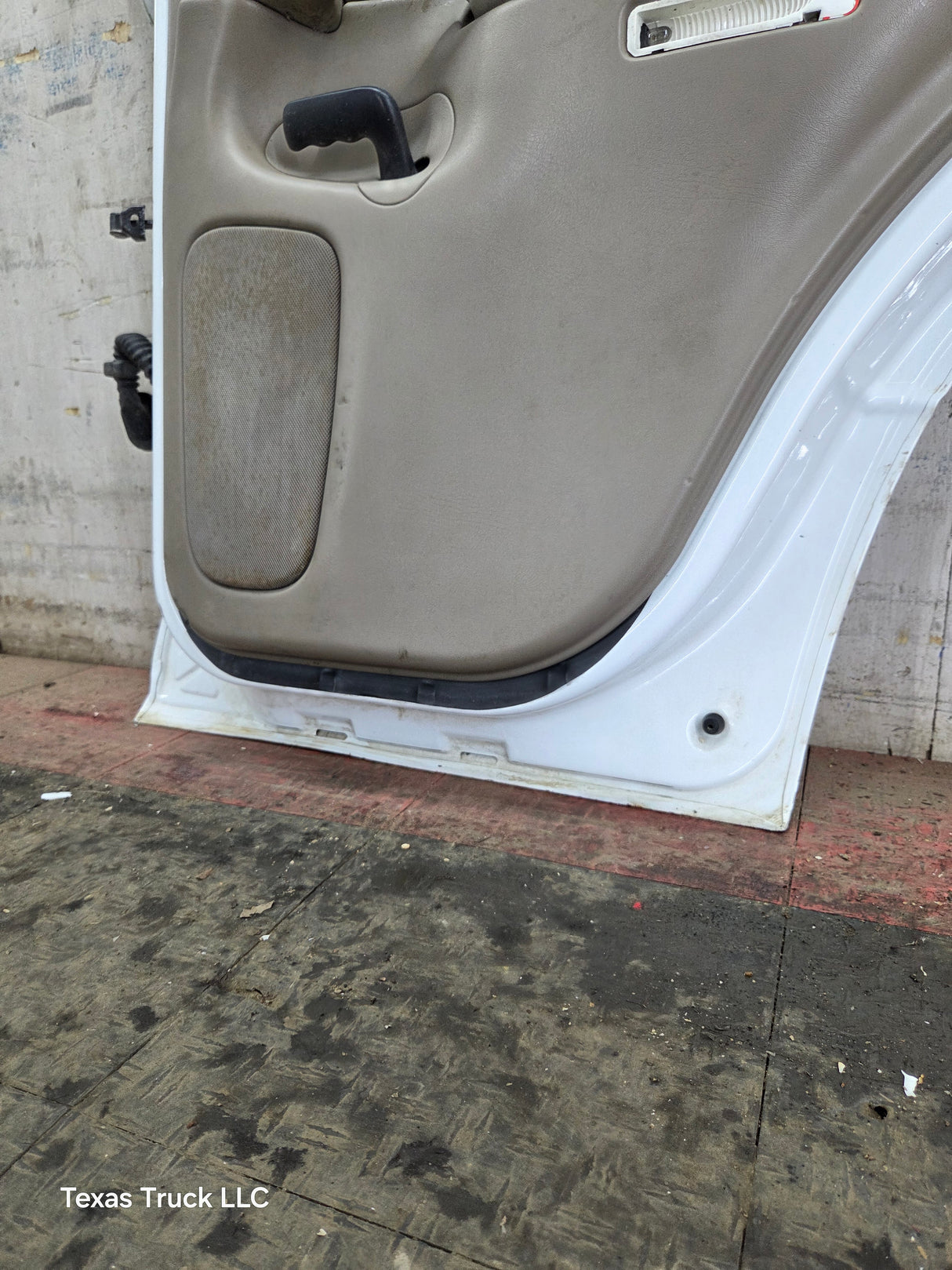 2001-2006 Chevrolet Tahoe / GMC Yukon 1500 2500HD Rear Passenger side rear door RH