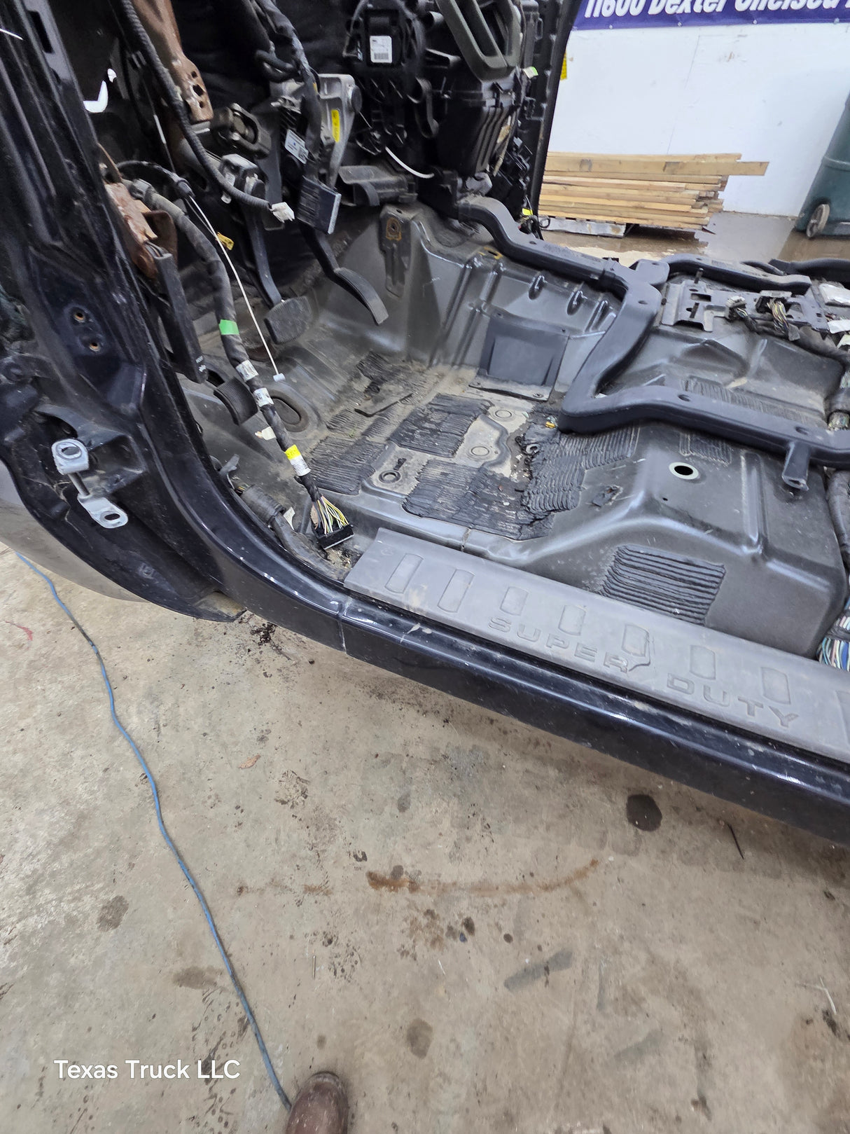 2011-2016 Ford Super Duty 4 door Crew Cab F250 F350 F450 F550 6.7L Power Stroke *Damage