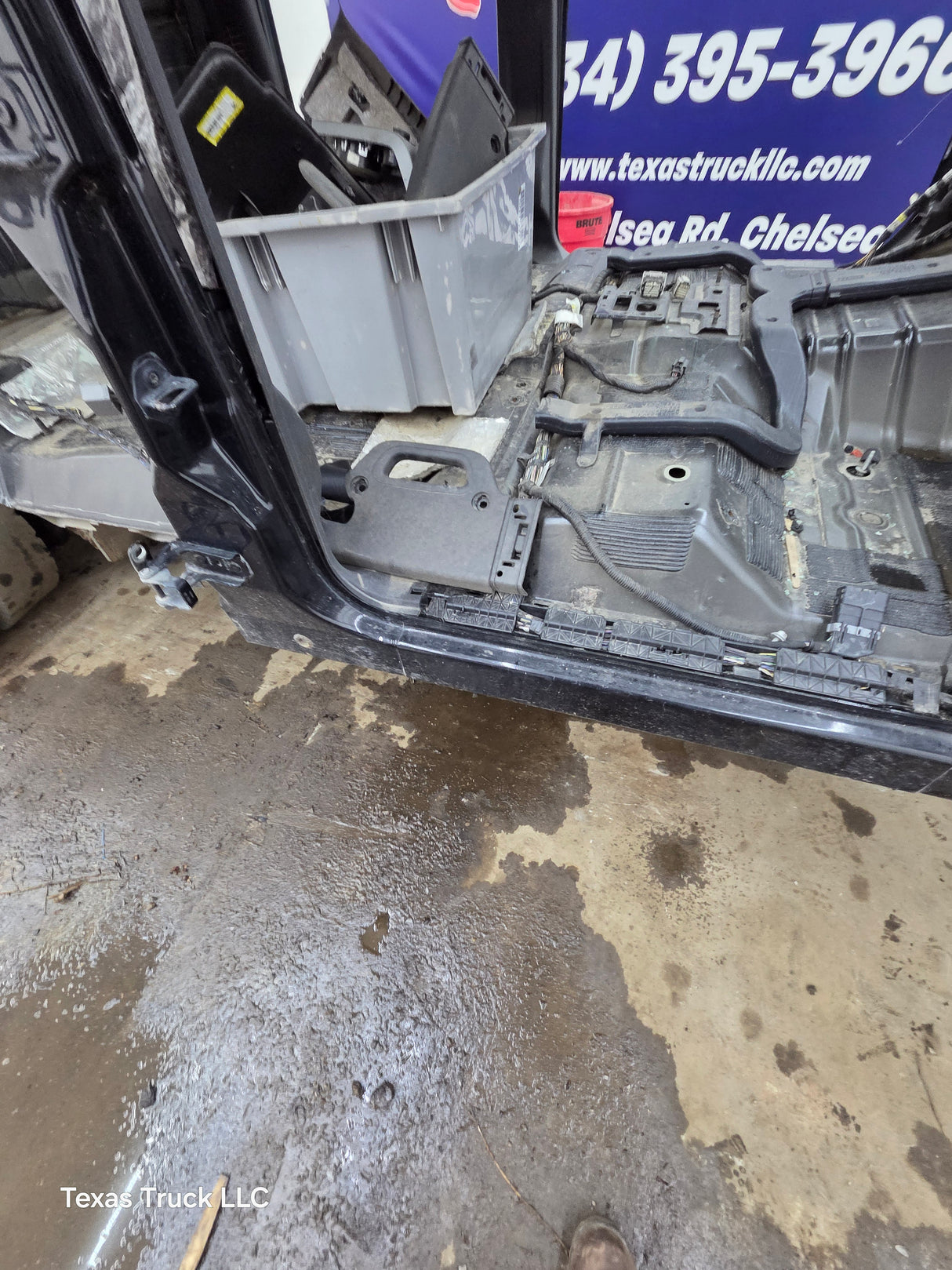 2011-2016 Ford Super Duty 4 door Crew Cab F250 F350 F450 F550 6.7L Power Stroke *Damage