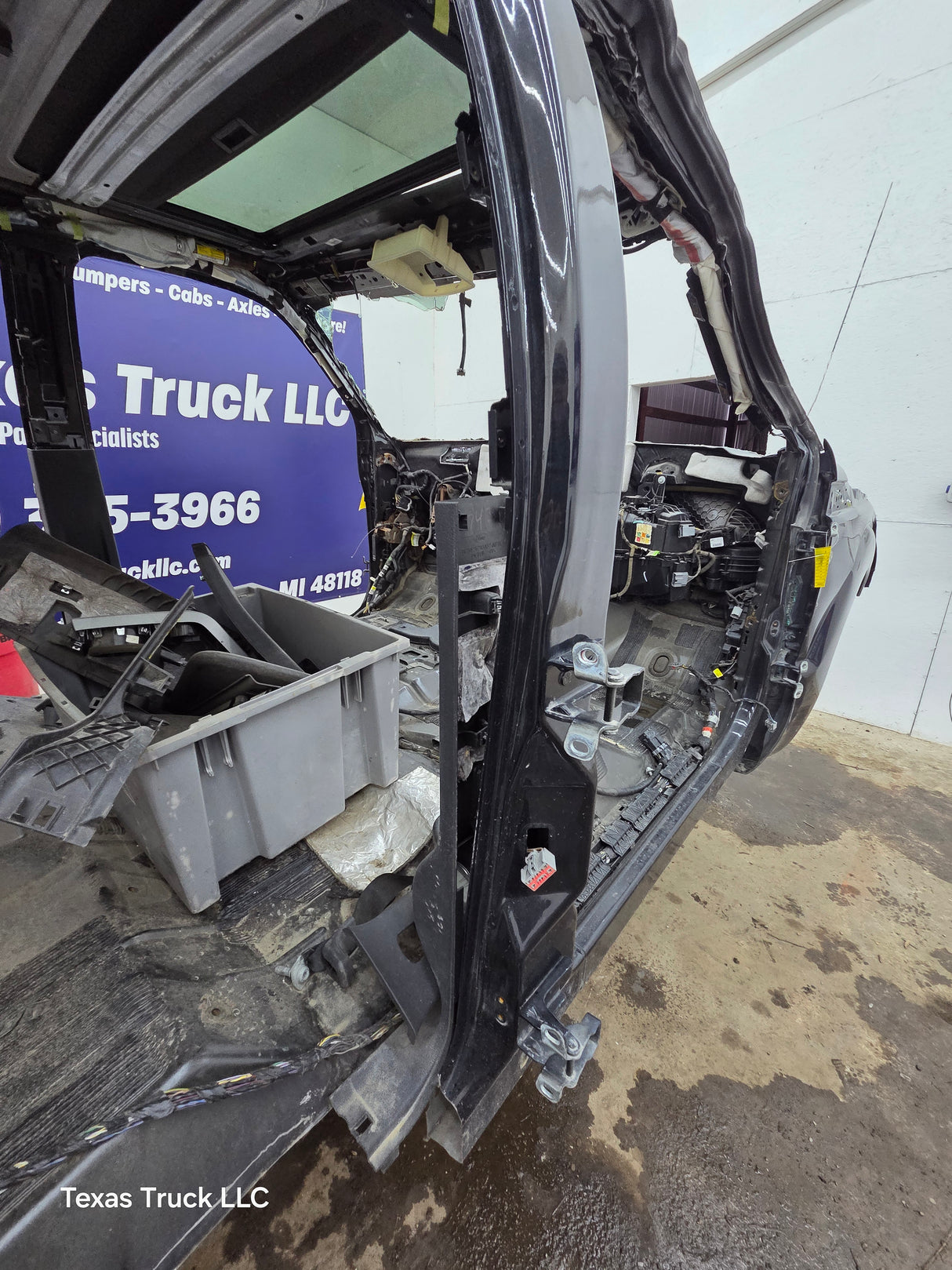 2011-2016 Ford Super Duty 4 door Crew Cab F250 F350 F450 F550 6.7L Power Stroke *Damage