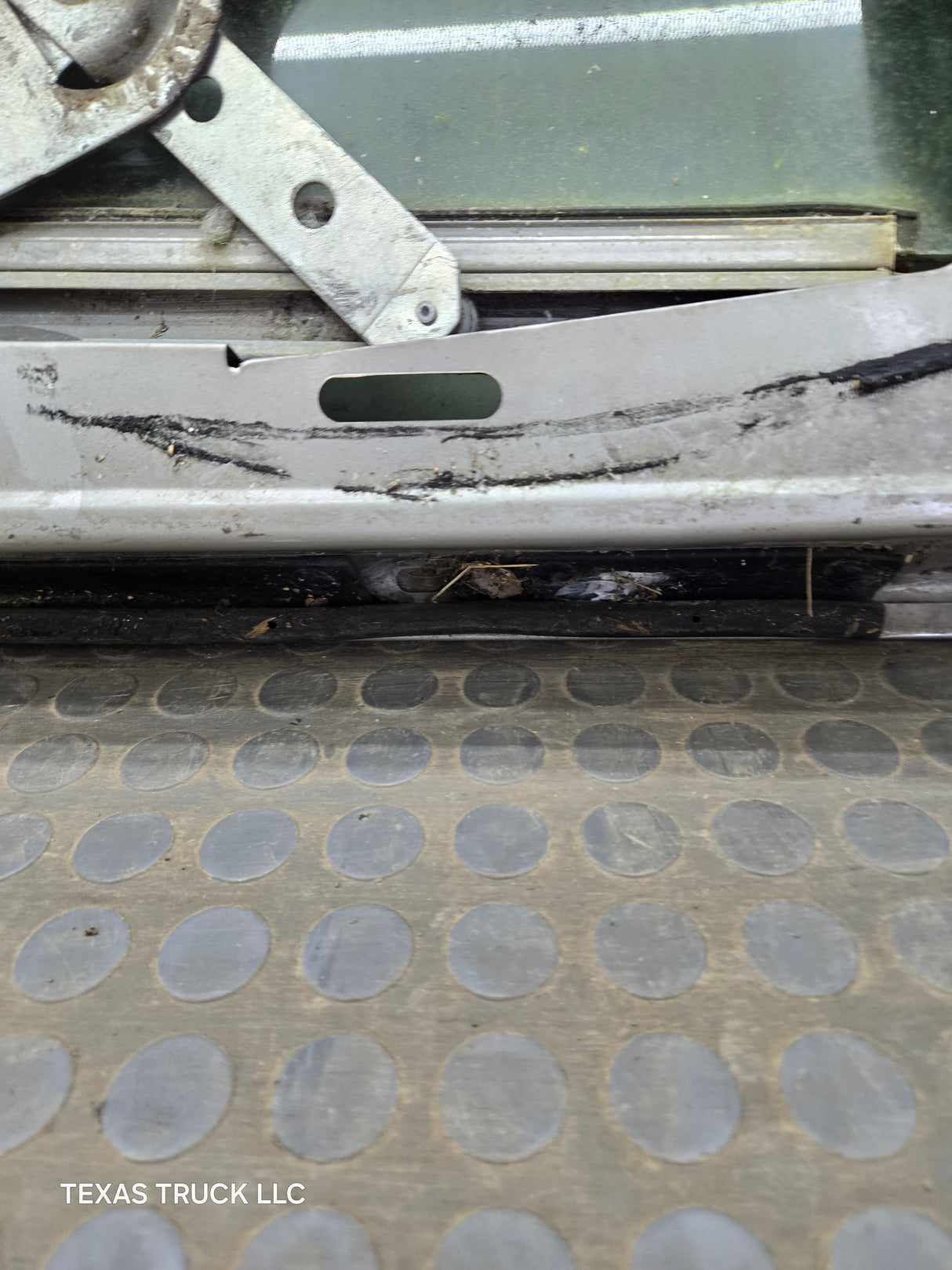 1988-2000 Chevrolet Silverado Suburban GMC Sierra RH Front Passenger Door