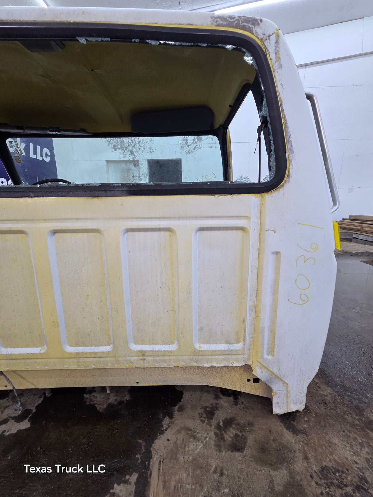 1980-1997 Ford OBS F600 F700 F800 Regular Cab