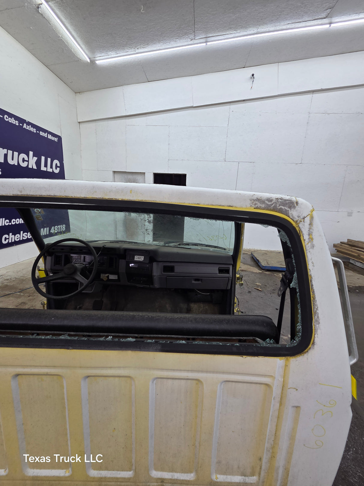 1980-1997 Ford OBS F600 F700 F800 Regular Cab
