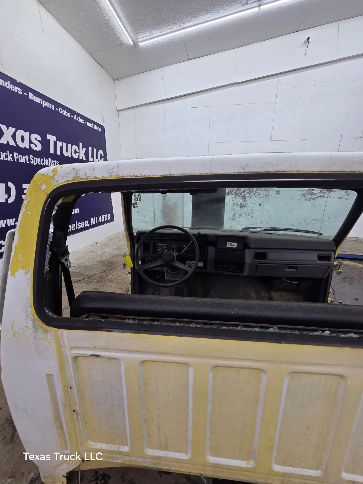 1980-1997 Ford OBS F600 F700 F800 Regular Cab