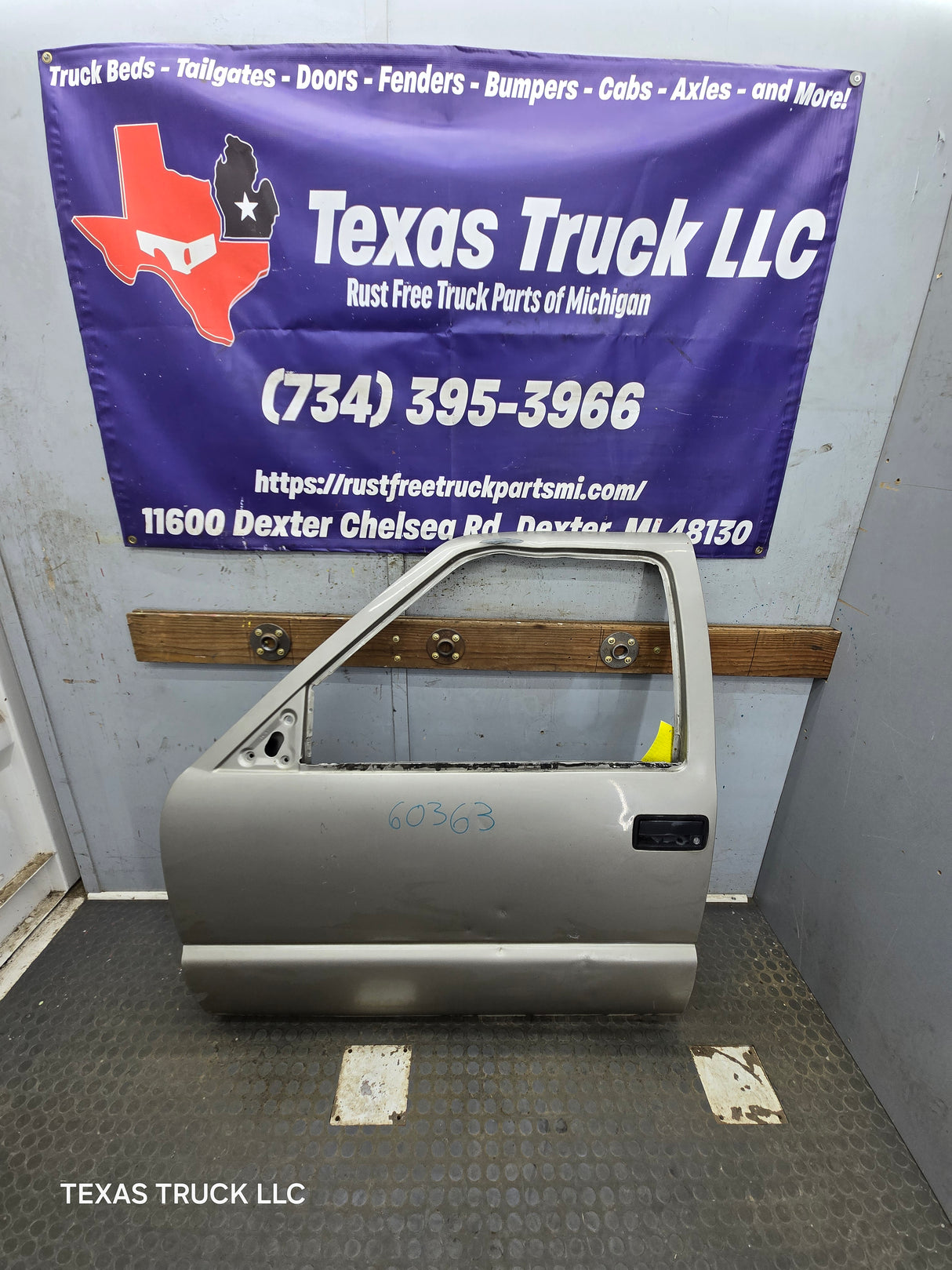 1988-2000 Chevrolet Silverado Suburban GMC Sierra LH Front Driver Side Door