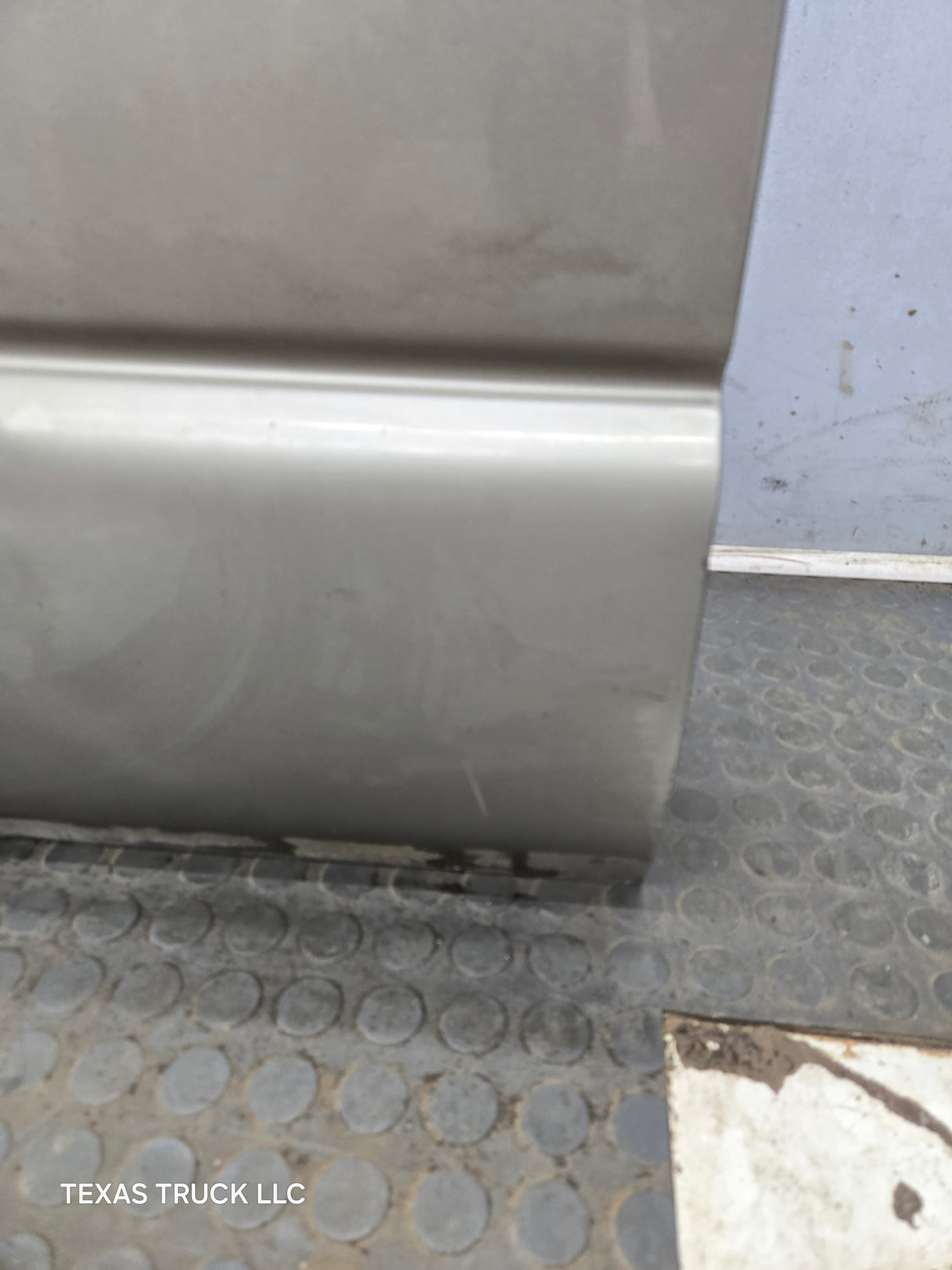 1988-2000 Chevrolet Silverado Suburban GMC Sierra LH Front Driver Side Door