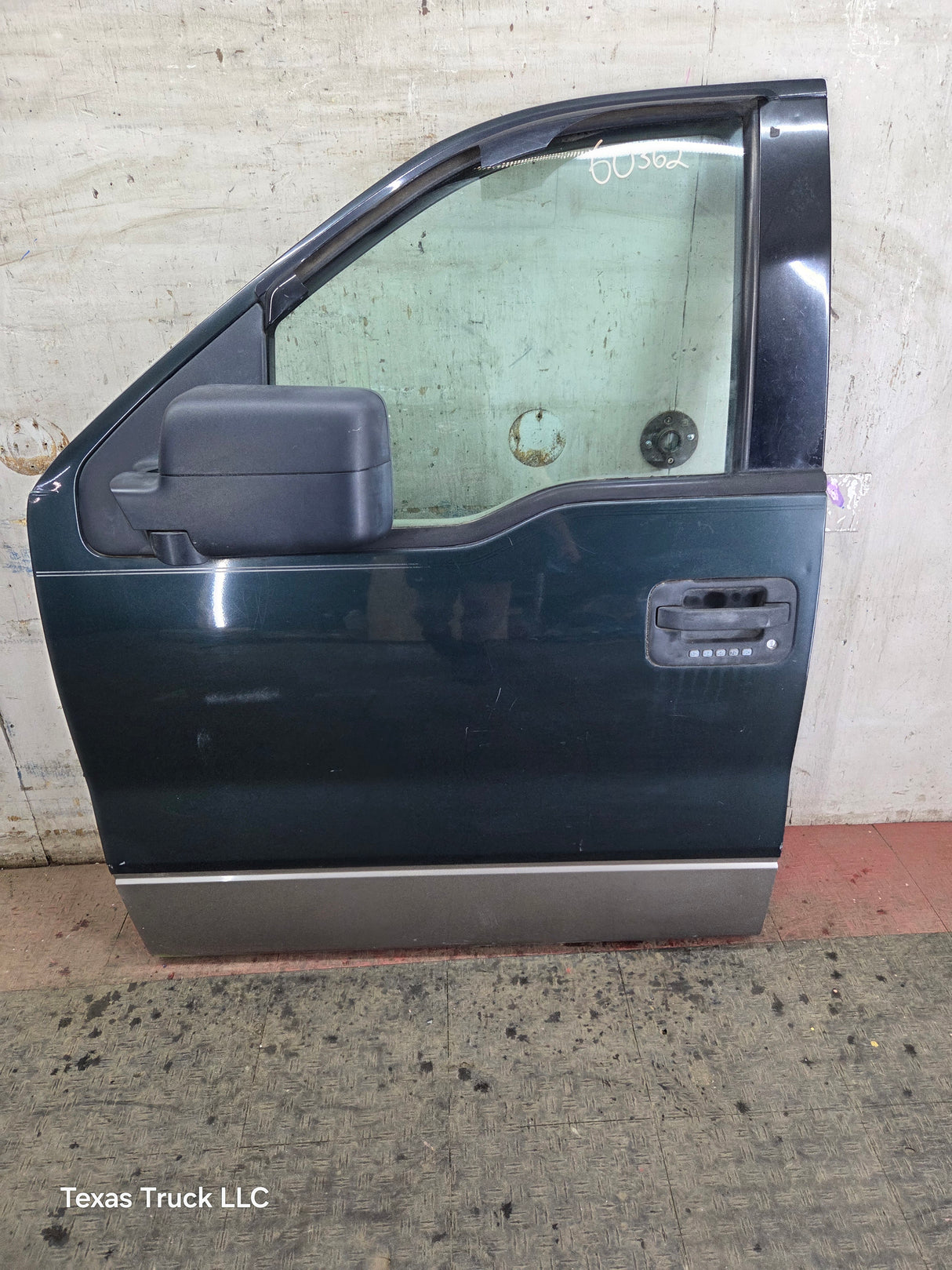 2004-2008 Ford F150 Crew Cab Driver Side Front Door LH