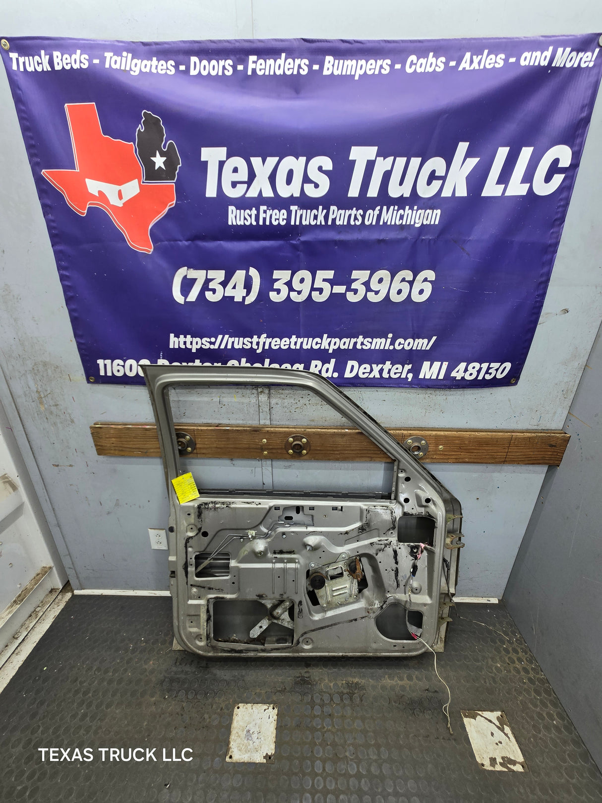 1988-2000 Chevrolet Silverado Suburban GMC Sierra LH Front Driver Side Door