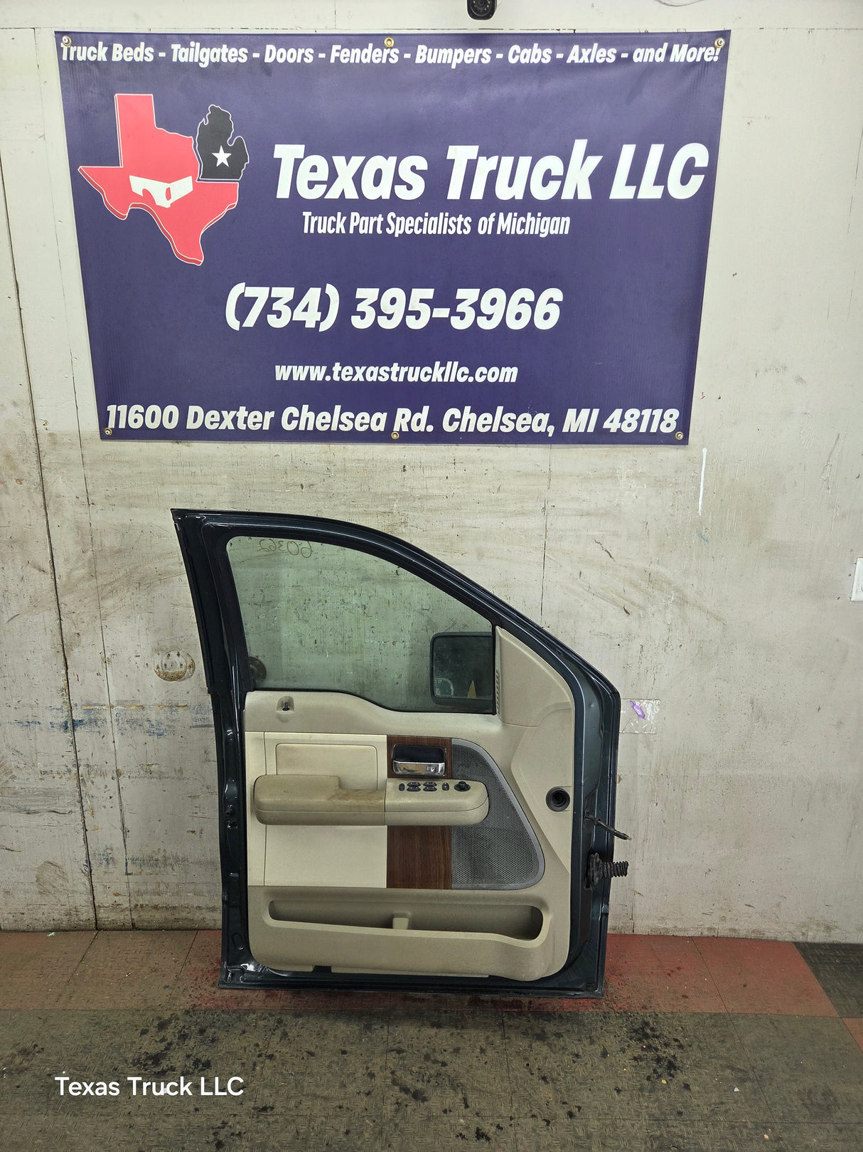 2004-2008 Ford F150 Crew Cab Driver Side Front Door LH