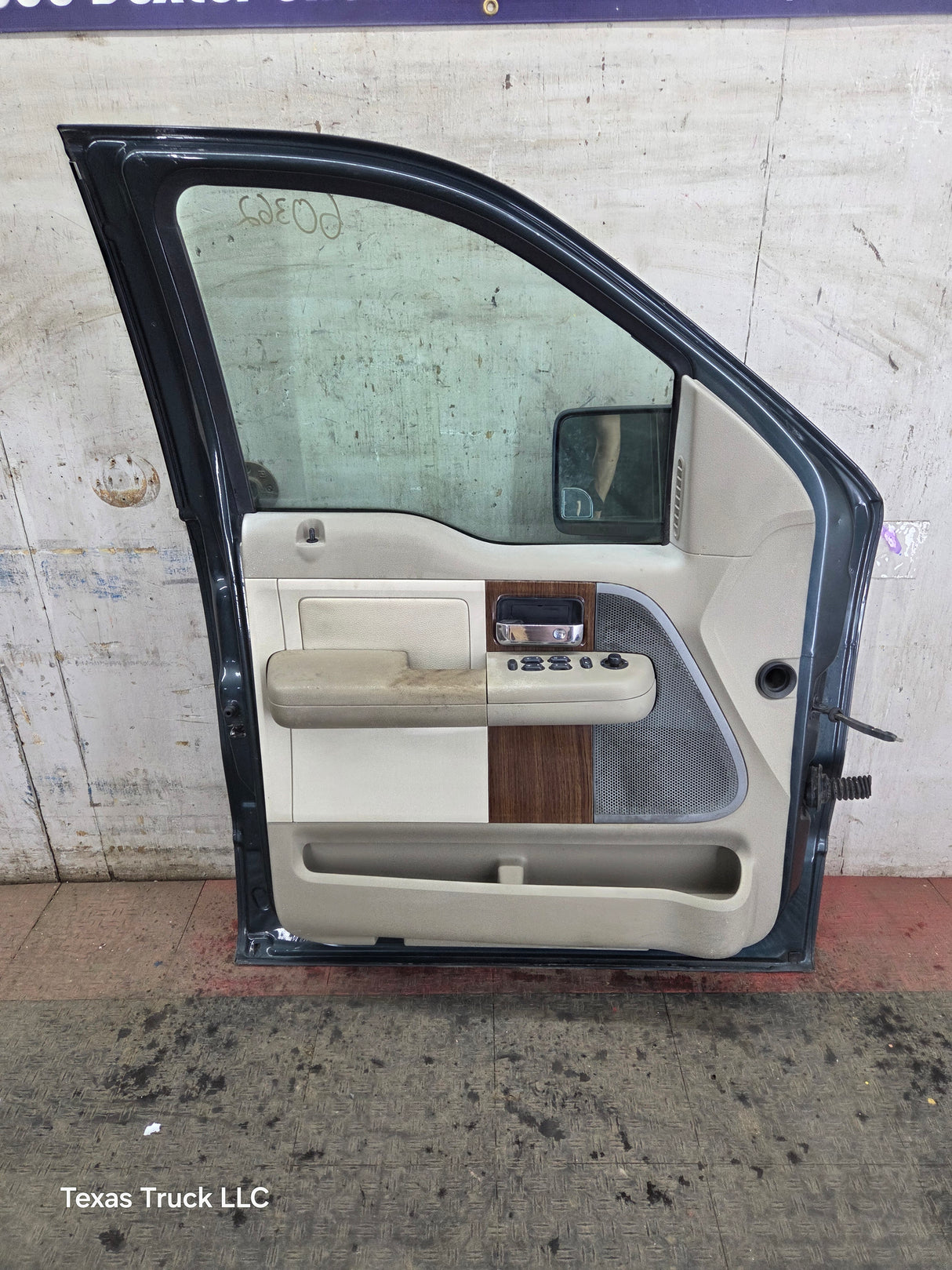 2004-2008 Ford F150 Crew Cab Driver Side Front Door LH