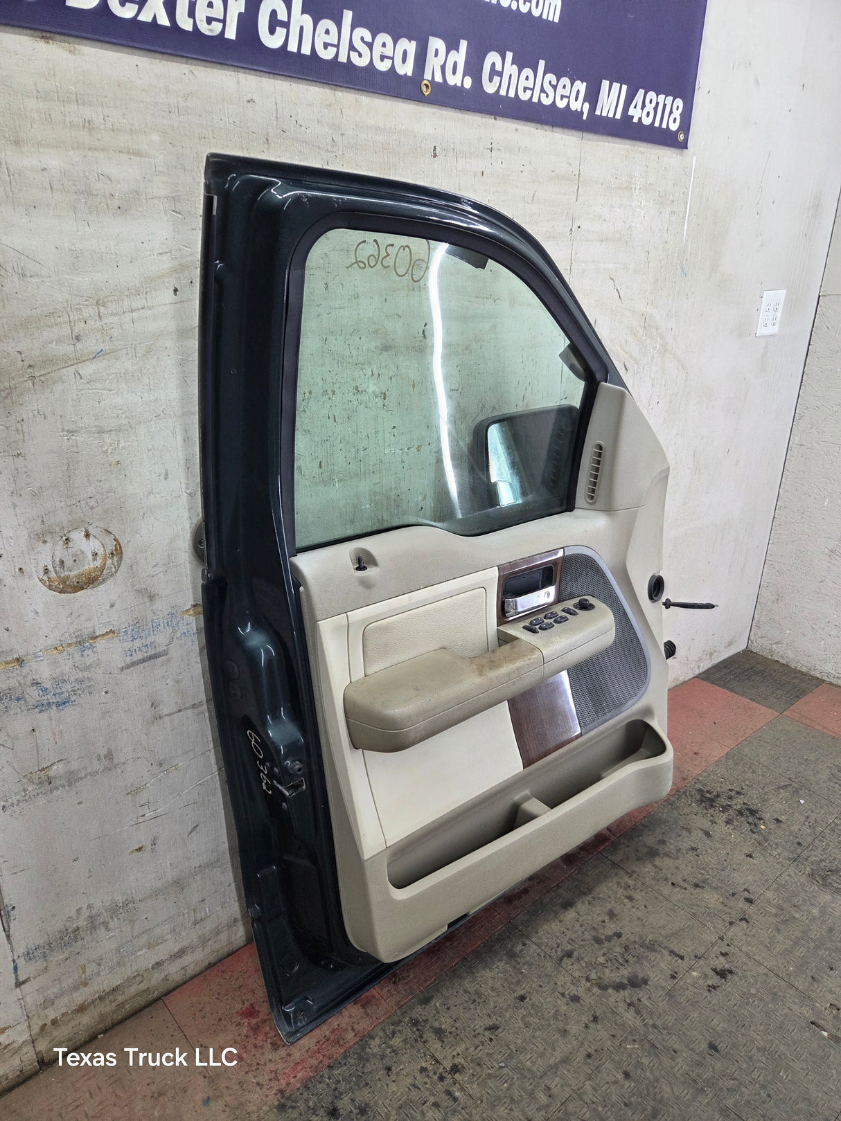 2004-2008 Ford F150 Crew Cab Driver Side Front Door LH