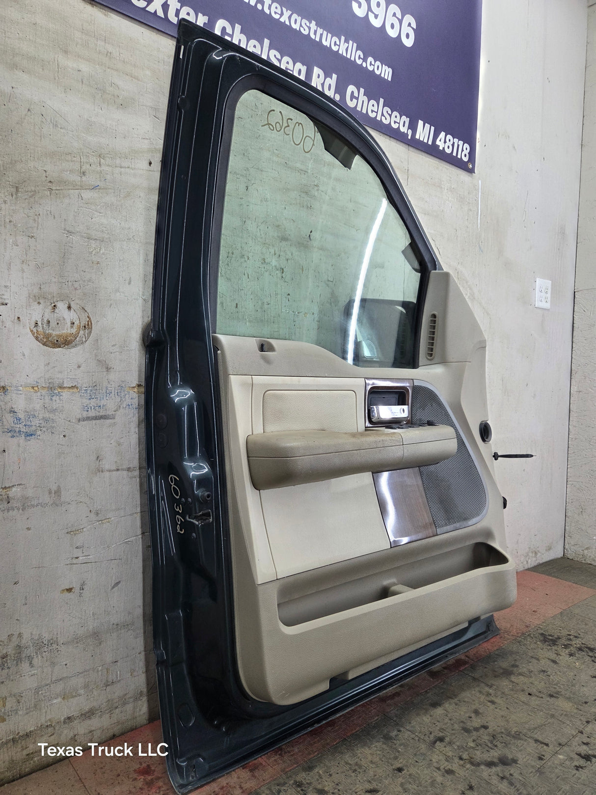 2004-2008 Ford F150 Crew Cab Driver Side Front Door LH