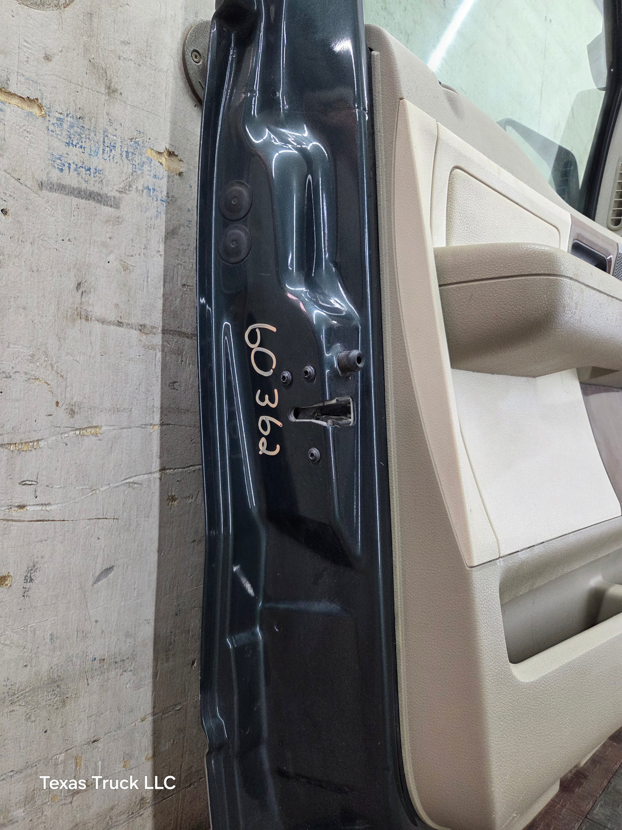 2004-2008 Ford F150 Crew Cab Driver Side Front Door LH