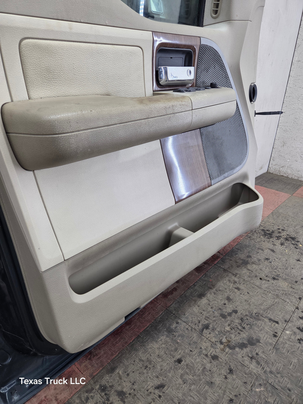 2004-2008 Ford F150 Crew Cab Driver Side Front Door LH