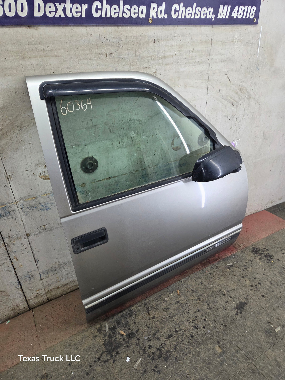 1988-2000 Chevrolet Silverado Suburban GMC Sierra RH Front Passenger Door
