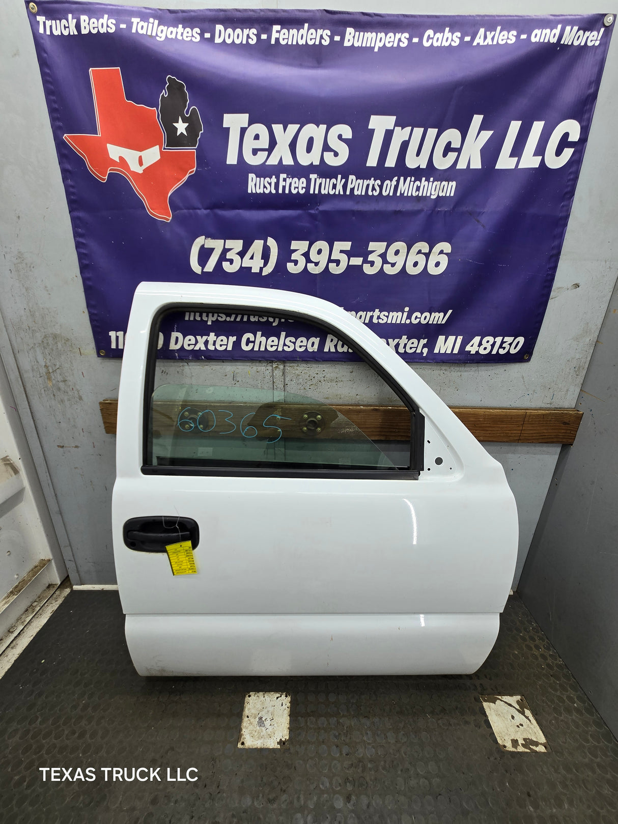 1999-2006 Chevrolet Silverado / GMC Sierra 1500 2500 3500 HD Front Passenger side Door RH
