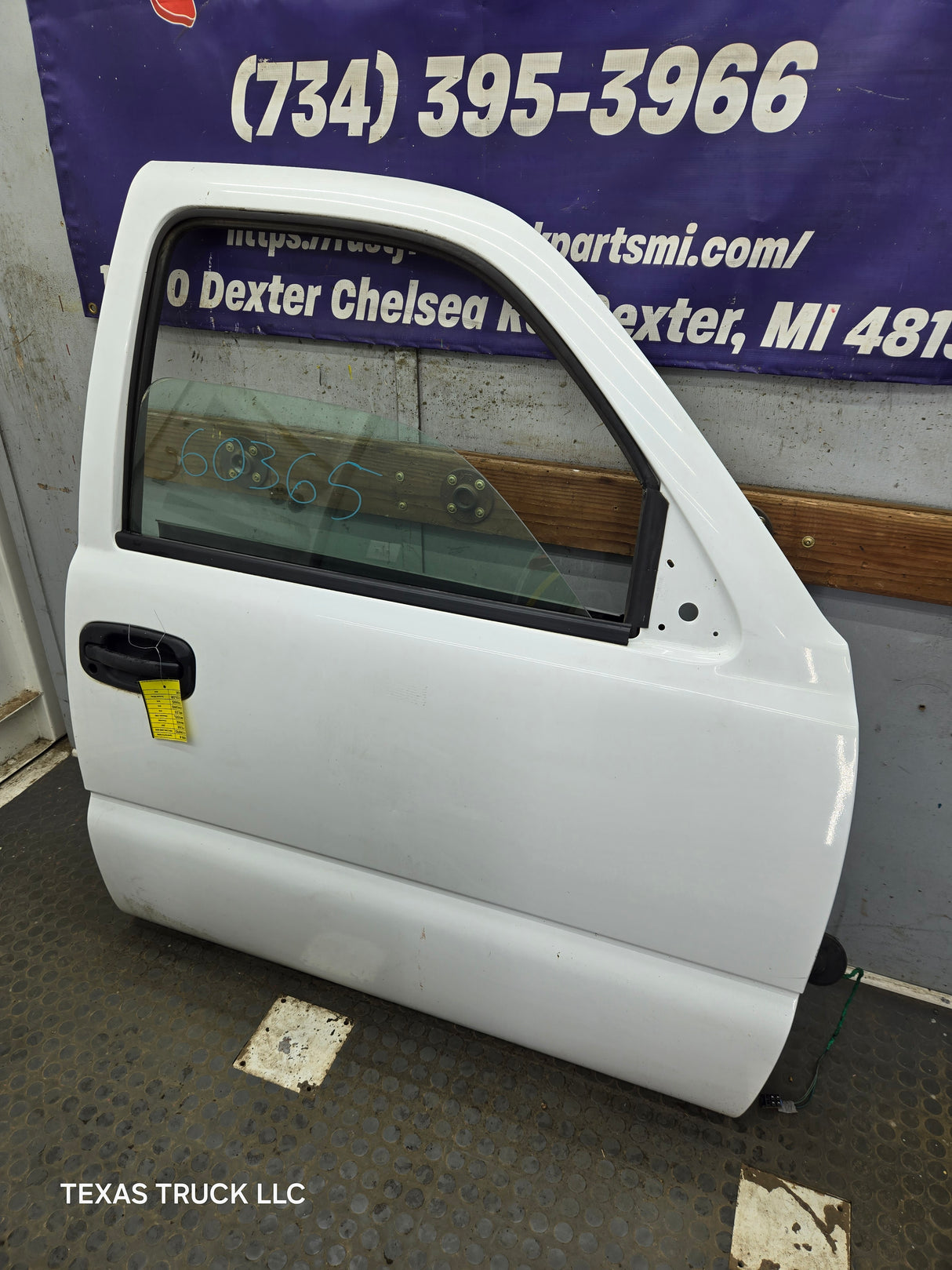 1999-2006 Chevrolet Silverado / GMC Sierra 1500 2500 3500 HD Front Passenger side Door RH