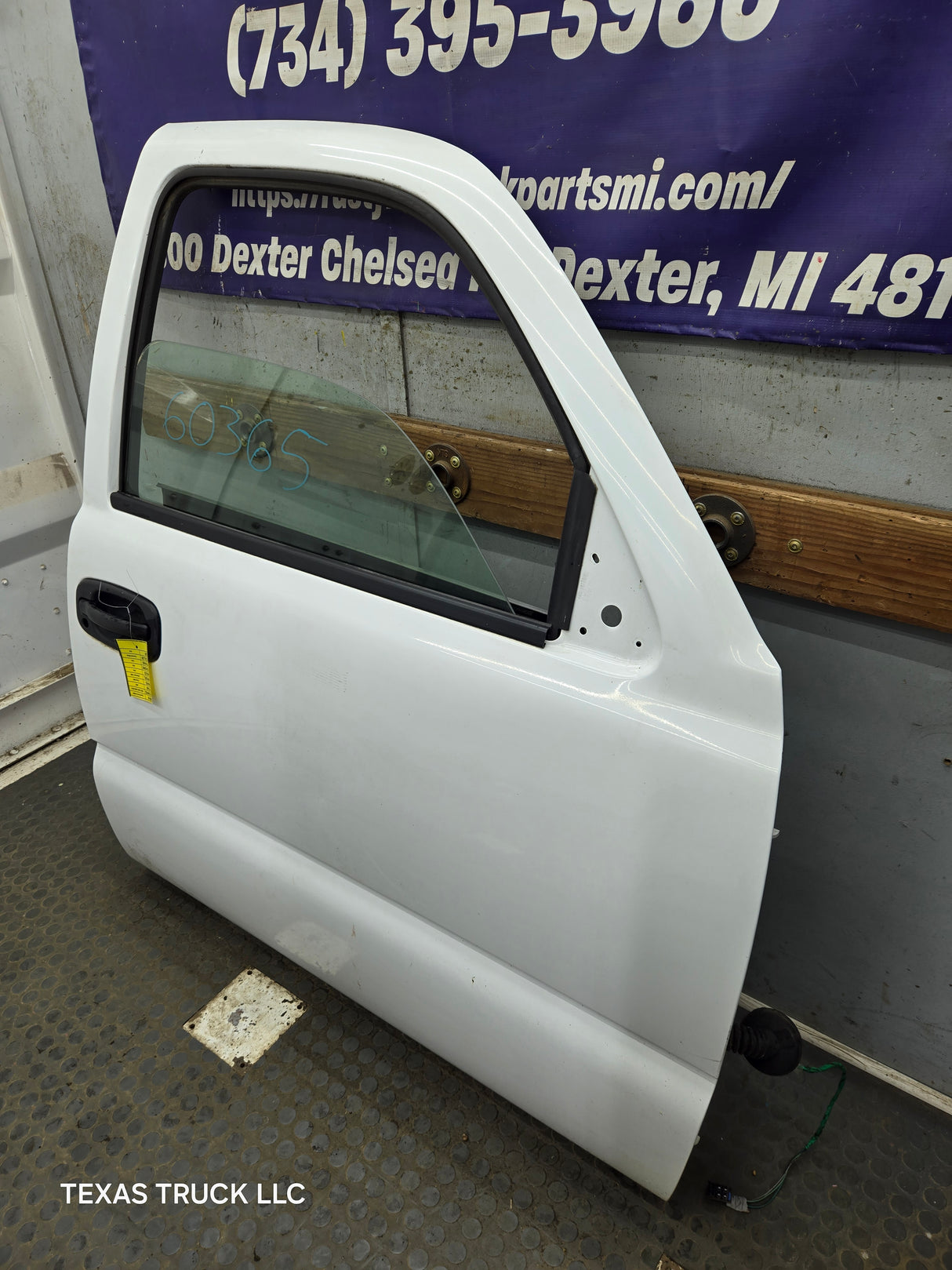 1999-2006 Chevrolet Silverado / GMC Sierra 1500 2500 3500 HD Front Passenger side Door RH