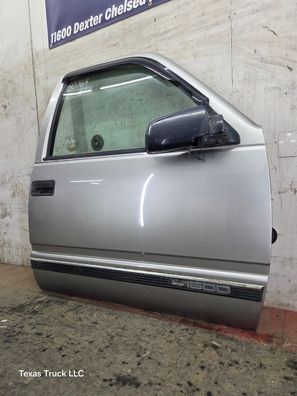 1988-2000 Chevrolet Silverado Suburban GMC Sierra RH Front Passenger Door