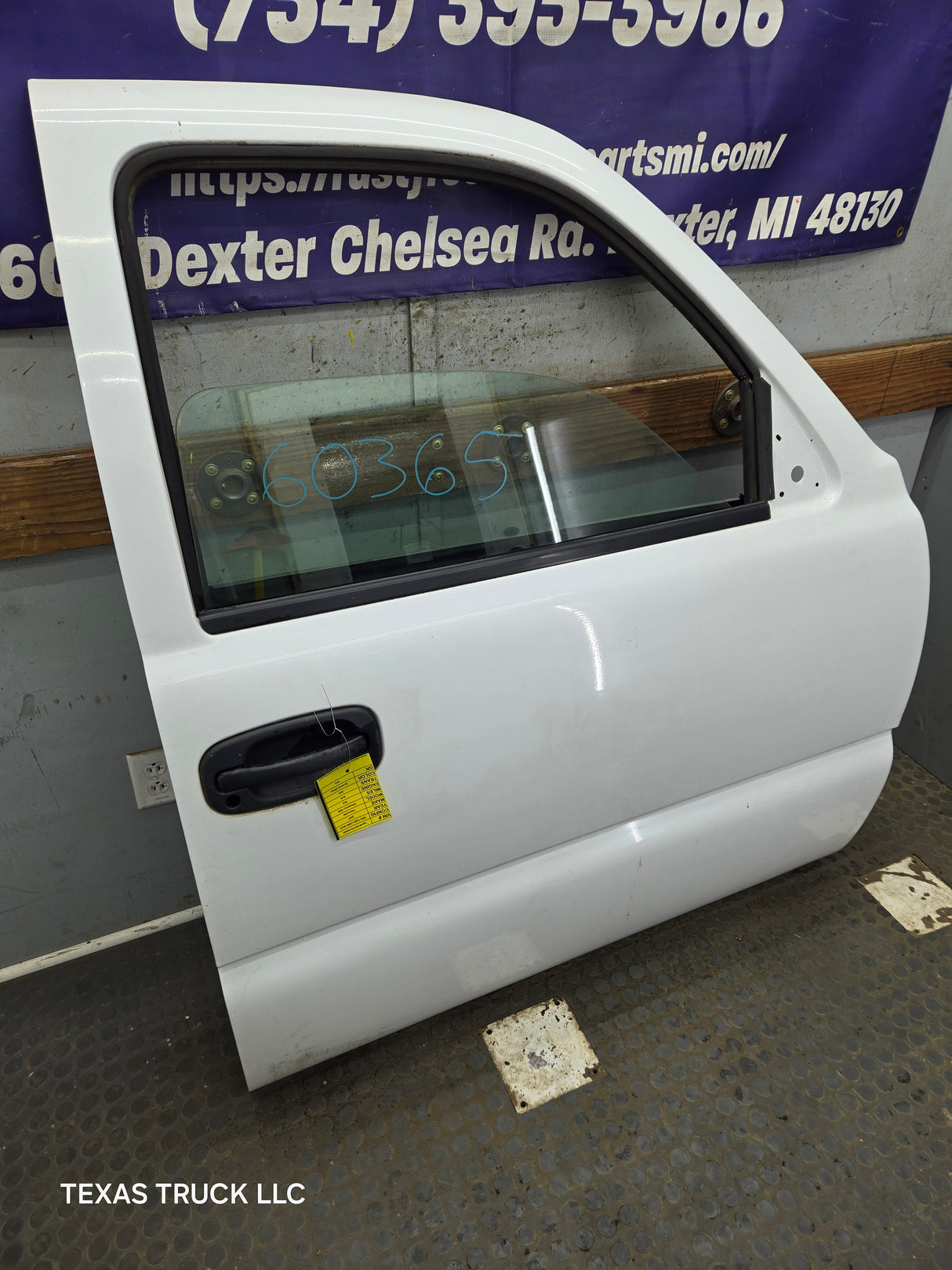 1999-2006 Chevrolet Silverado / GMC Sierra 1500 2500 3500 HD Front Passenger side Door RH