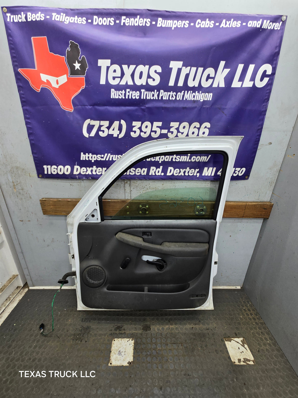 1999-2006 Chevrolet Silverado / GMC Sierra 1500 2500 3500 HD Front Passenger side Door RH