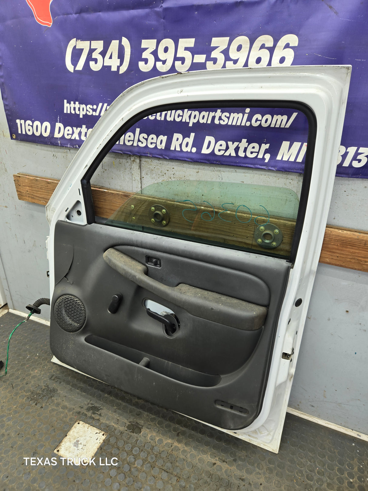 1999-2006 Chevrolet Silverado / GMC Sierra 1500 2500 3500 HD Front Passenger side Door RH