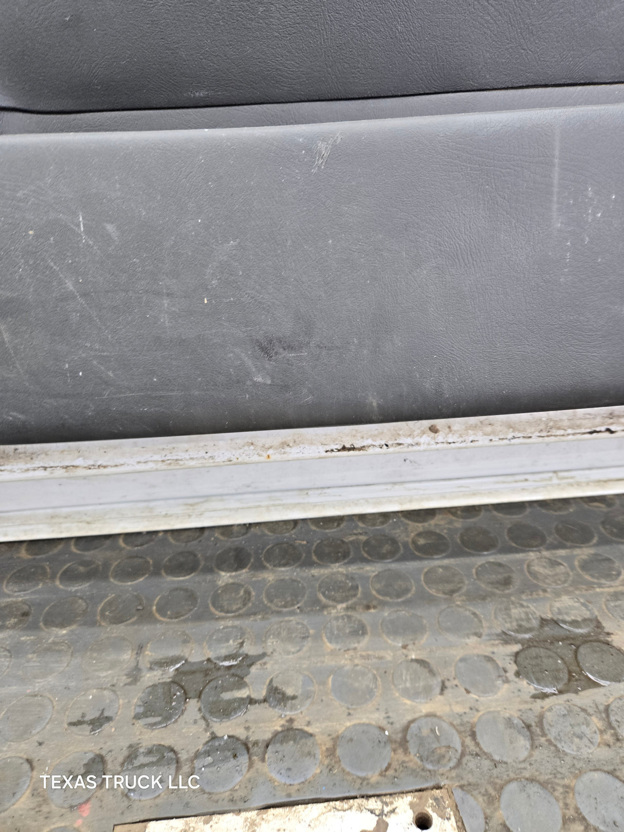 1999-2006 Chevrolet Silverado / GMC Sierra 1500 2500 3500 HD Front Passenger side Door RH