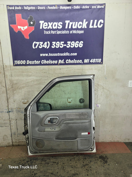 1988-2000 Chevrolet Silverado Suburban GMC Sierra RH Front Passenger Door