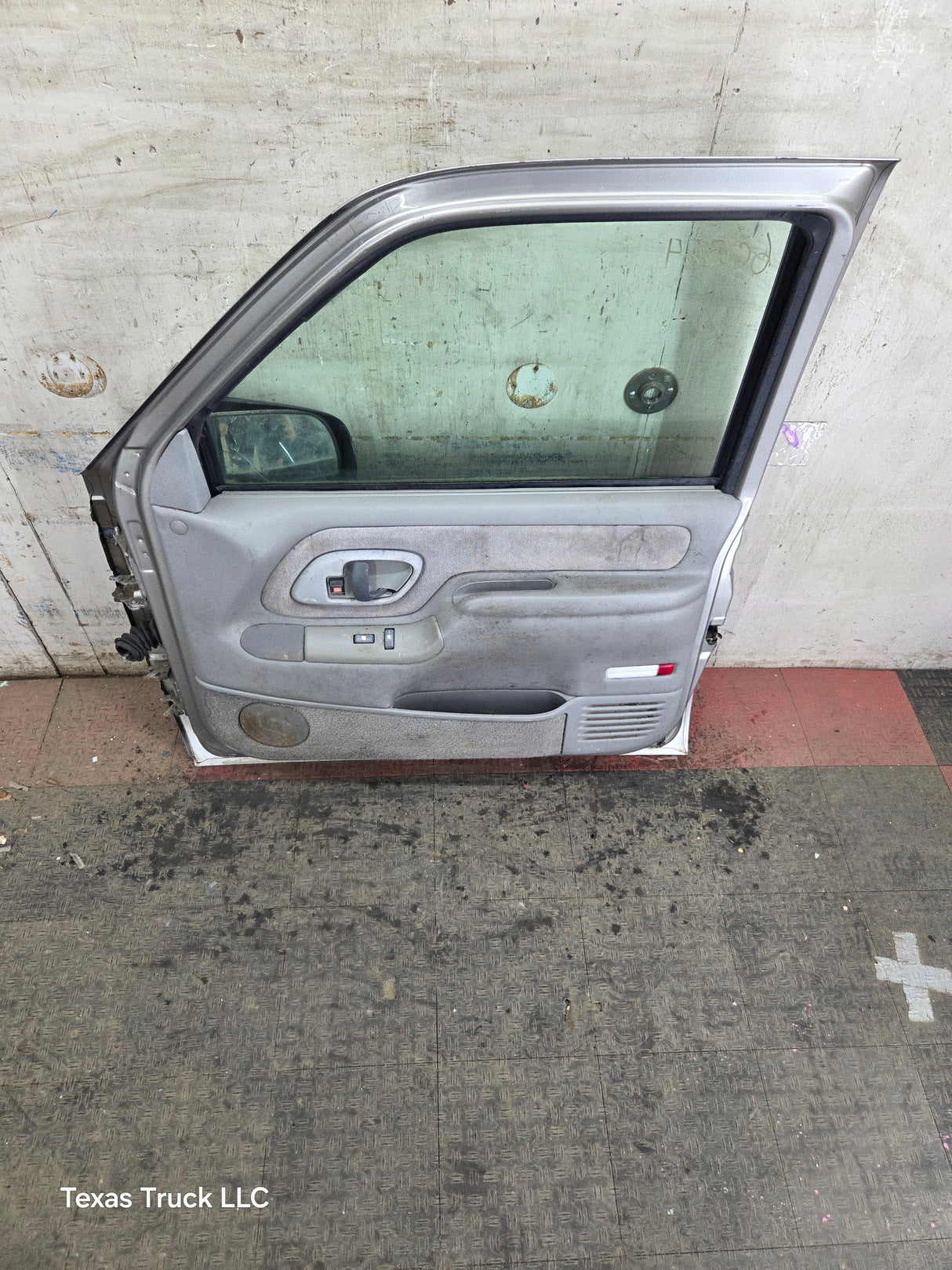 1988-2000 Chevrolet Silverado Suburban GMC Sierra RH Front Passenger Door
