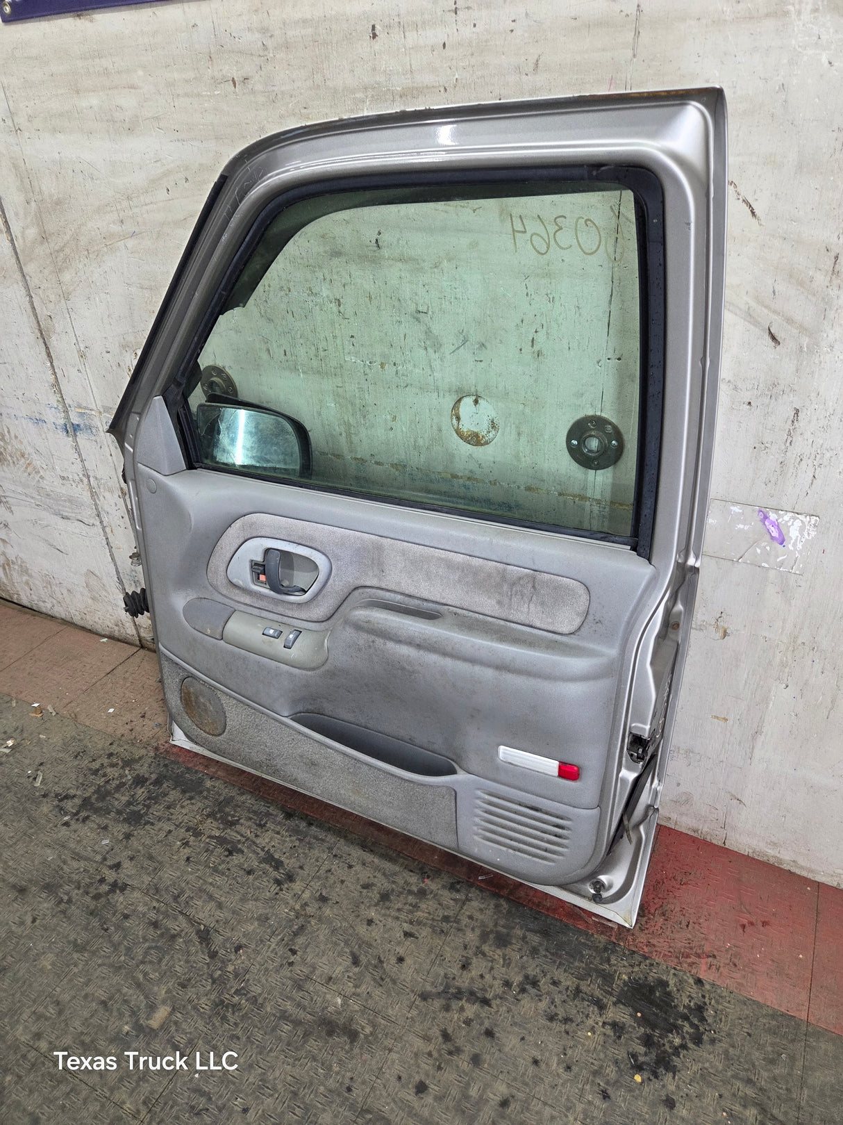 1988-2000 Chevrolet Silverado Suburban GMC Sierra RH Front Passenger Door