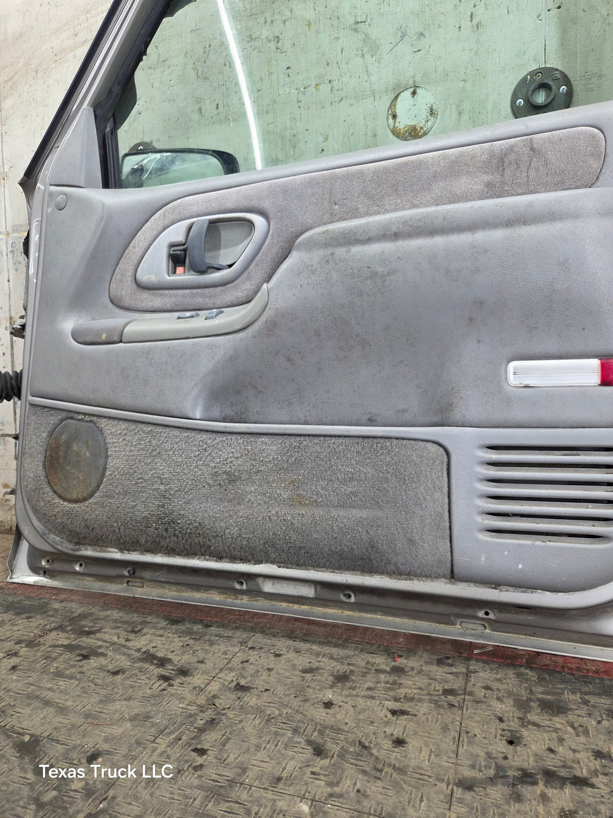 1988-2000 Chevrolet Silverado Suburban GMC Sierra RH Front Passenger Door
