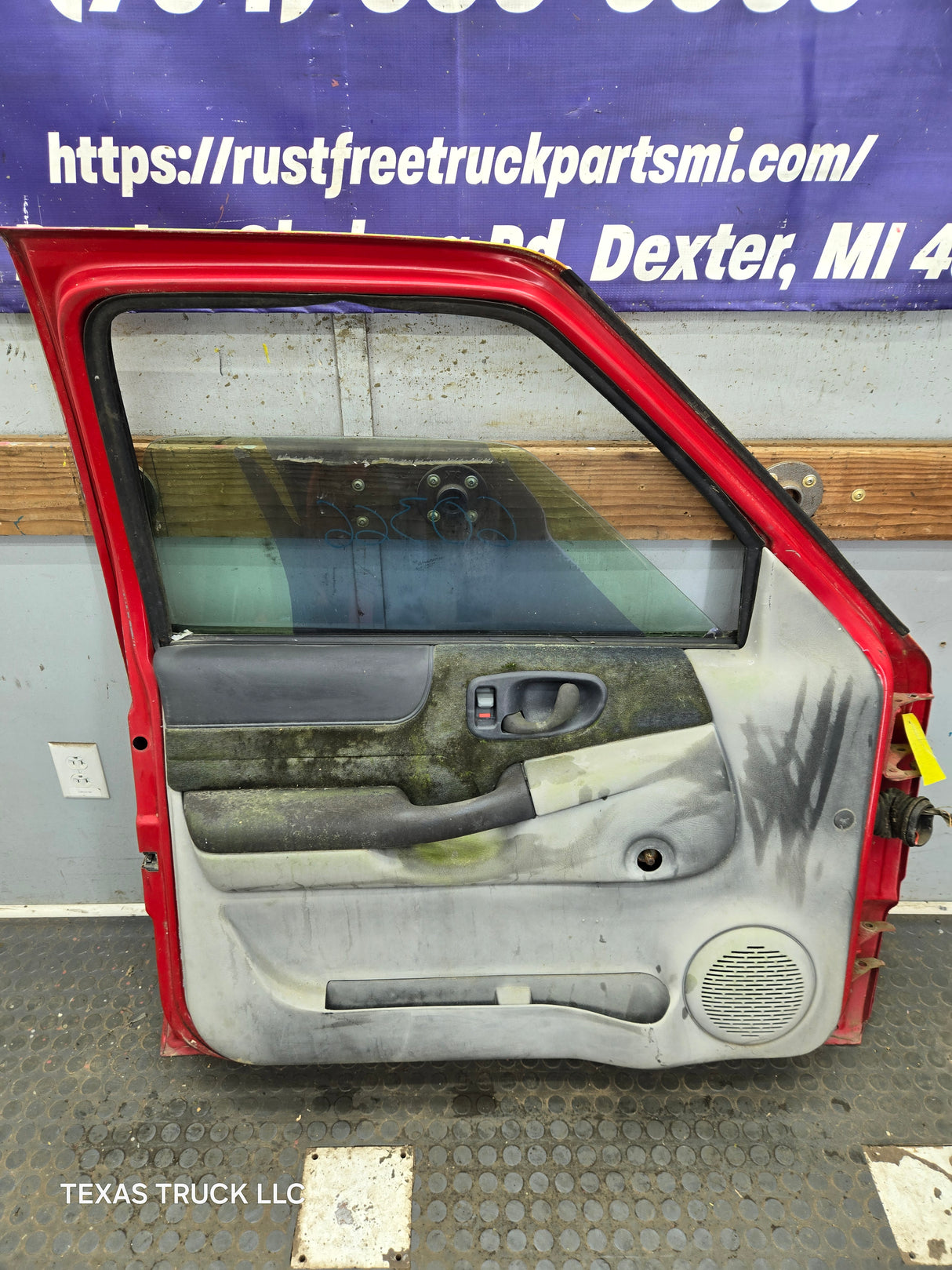 1994-2004 Chevrolet S10 /  GMC Sonoma LH Passenger Side Front Door