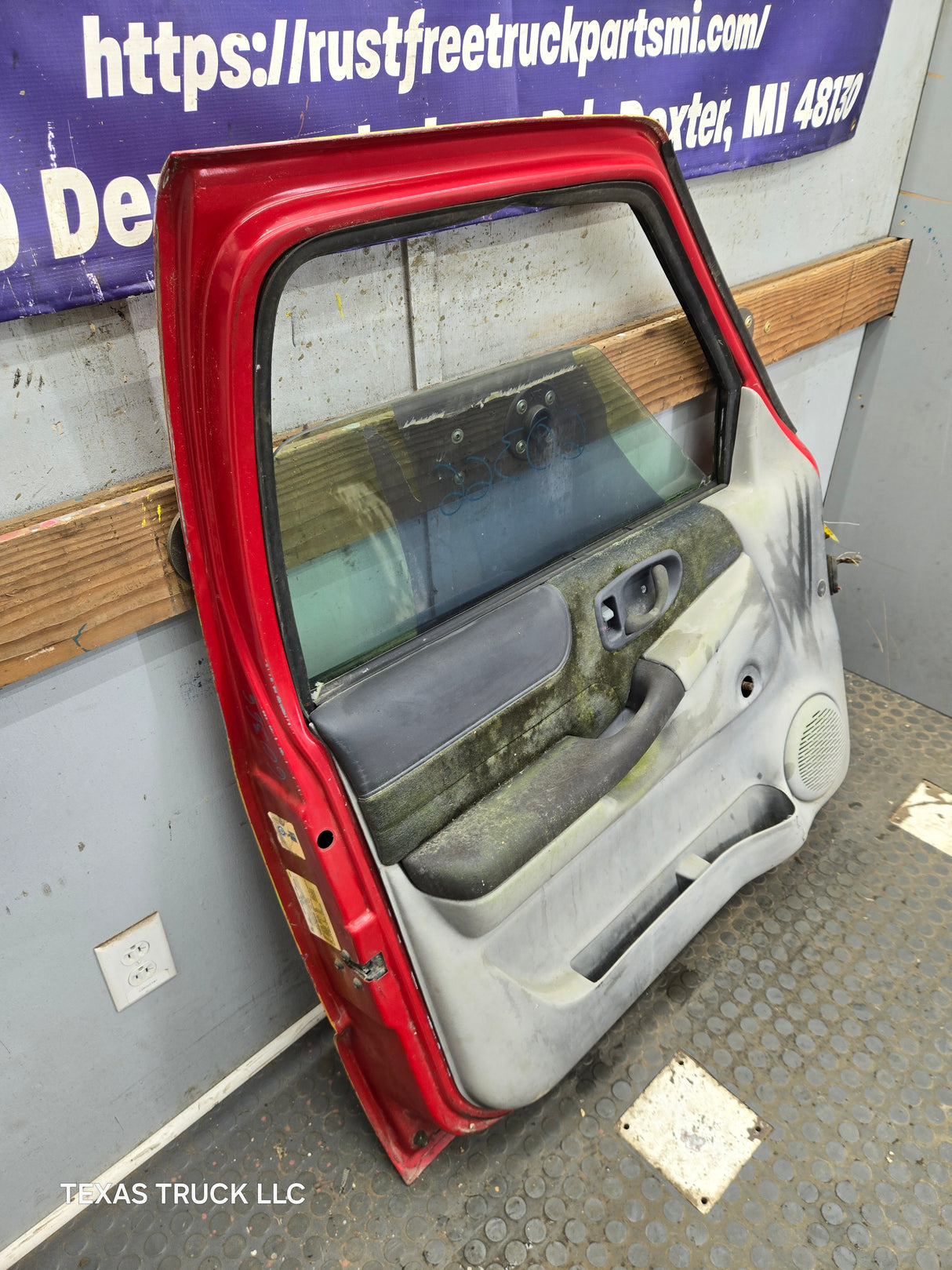 1994-2004 Chevrolet S10 /  GMC Sonoma LH Passenger Side Front Door