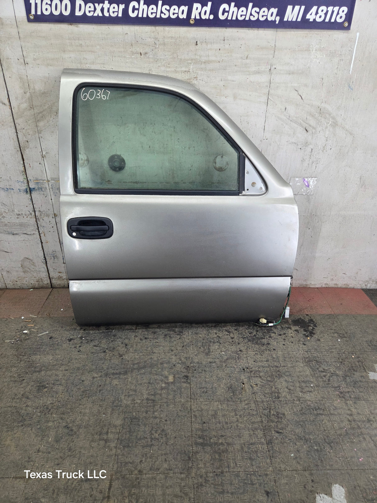 1999-2006 Chevrolet Silverado / GMC Sierra 1500 2500 3500 HD Front Passenger side Door RH