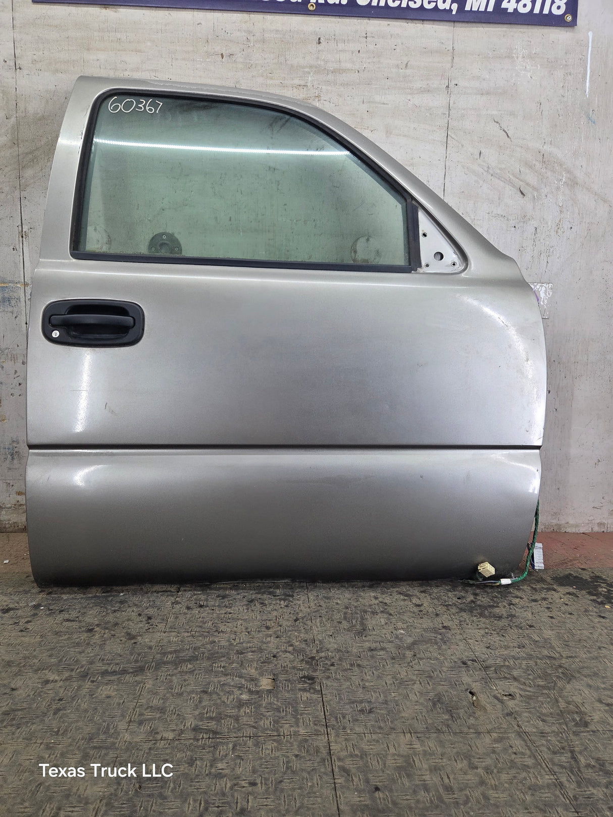1999-2006 Chevrolet Silverado / GMC Sierra 1500 2500 3500 HD Front Passenger side Door RH