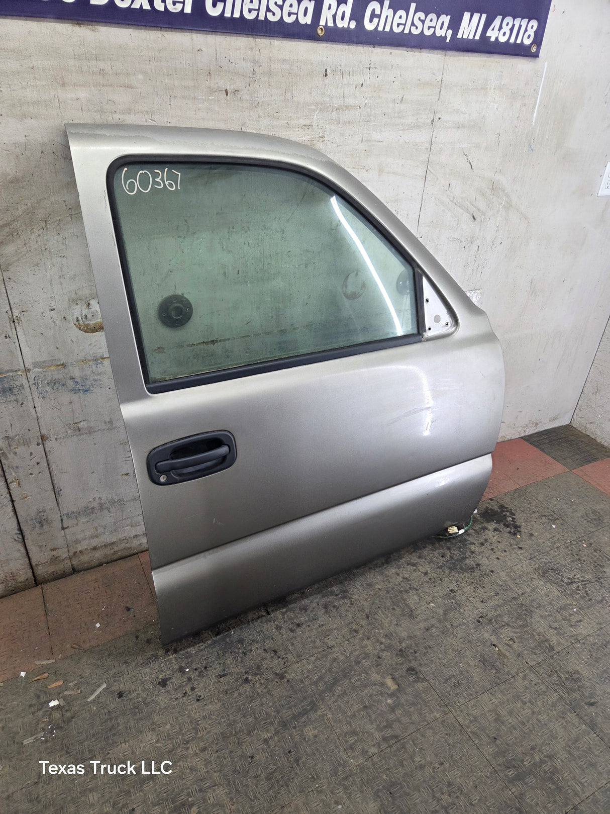 1999-2006 Chevrolet Silverado / GMC Sierra 1500 2500 3500 HD Front Passenger side Door RH