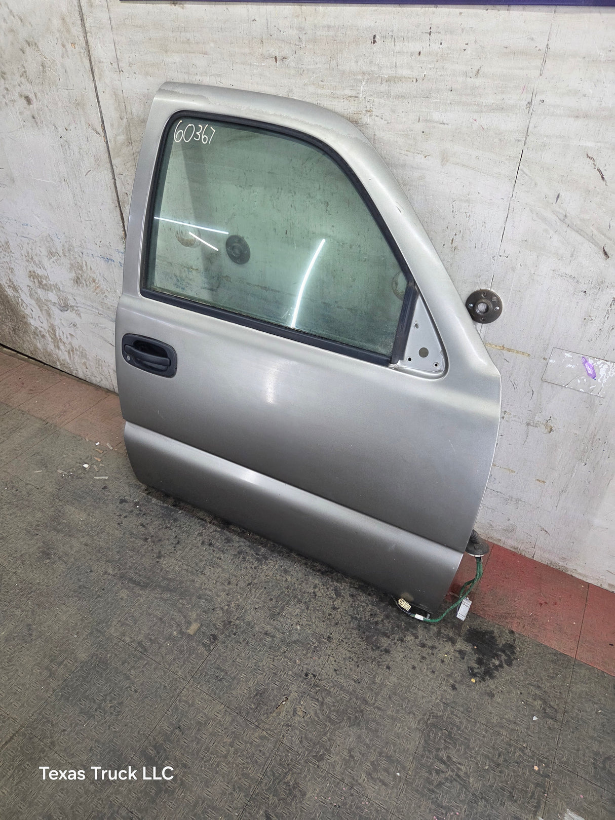 1999-2006 Chevrolet Silverado / GMC Sierra 1500 2500 3500 HD Front Passenger side Door RH