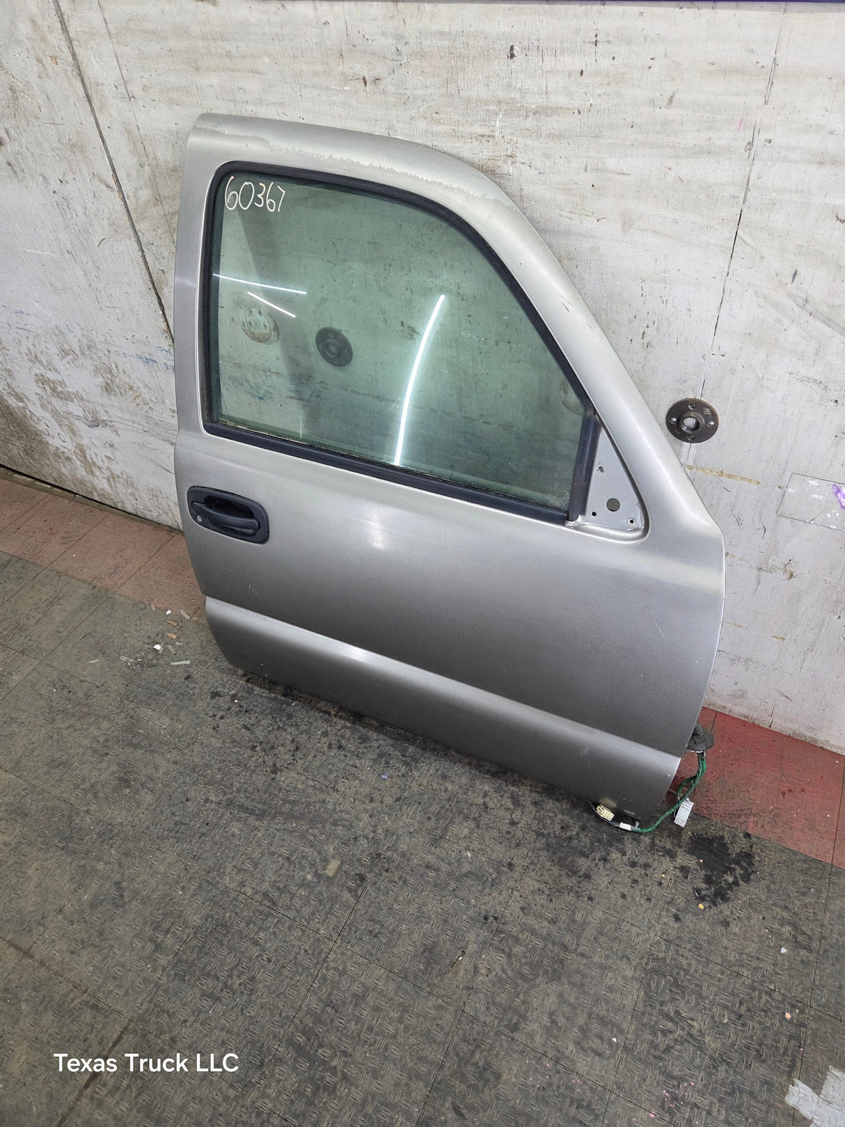 1999-2006 Chevrolet Silverado / GMC Sierra 1500 2500 3500 HD Front Passenger side Door RH