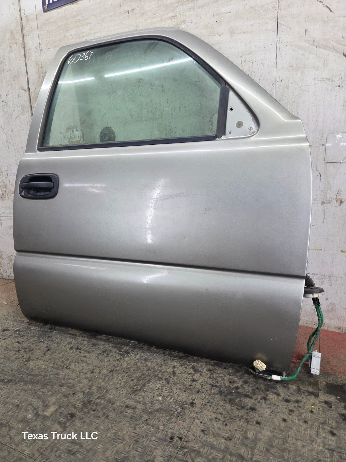 1999-2006 Chevrolet Silverado / GMC Sierra 1500 2500 3500 HD Front Passenger side Door RH