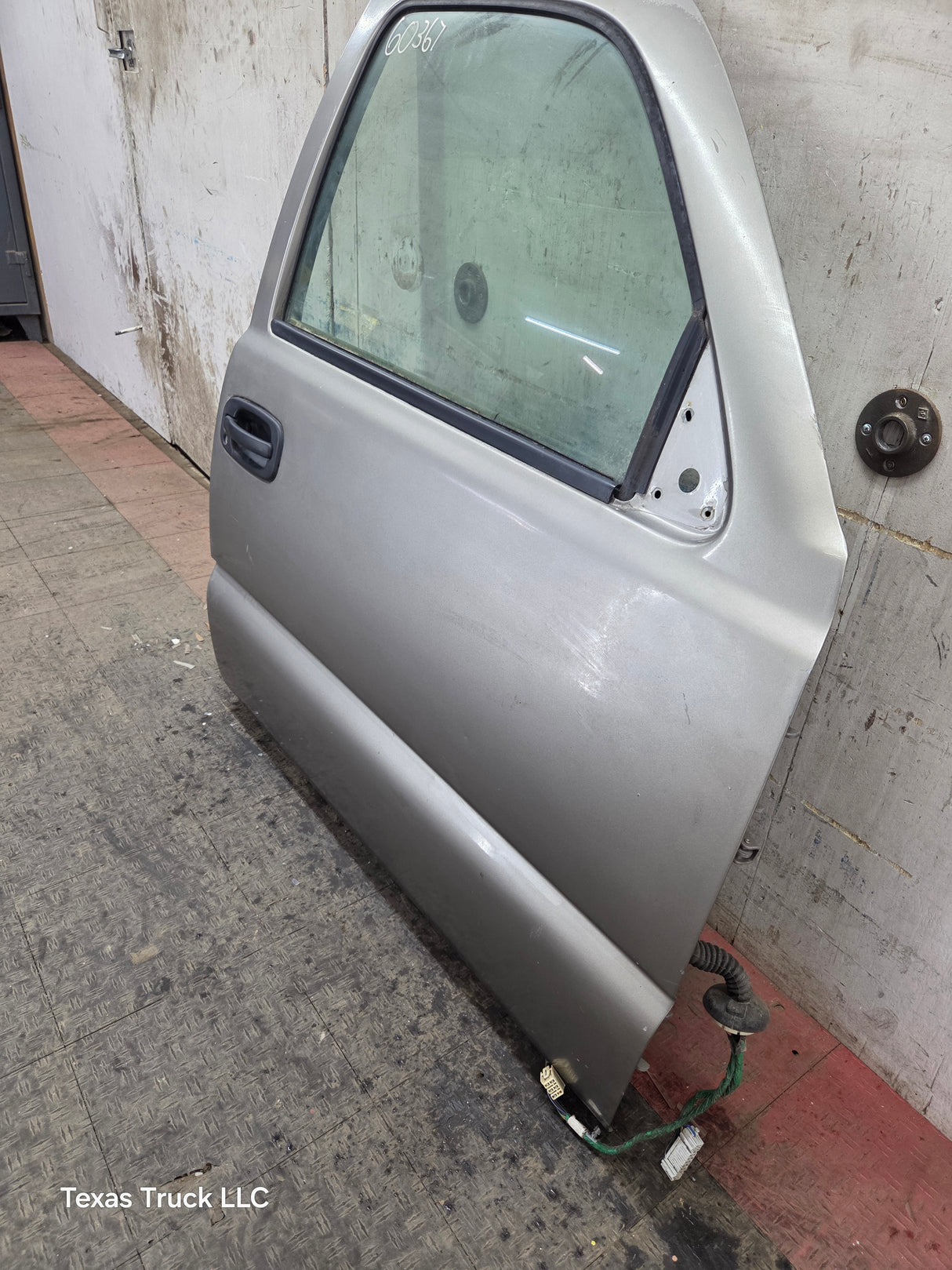 1999-2006 Chevrolet Silverado / GMC Sierra 1500 2500 3500 HD Front Passenger side Door RH