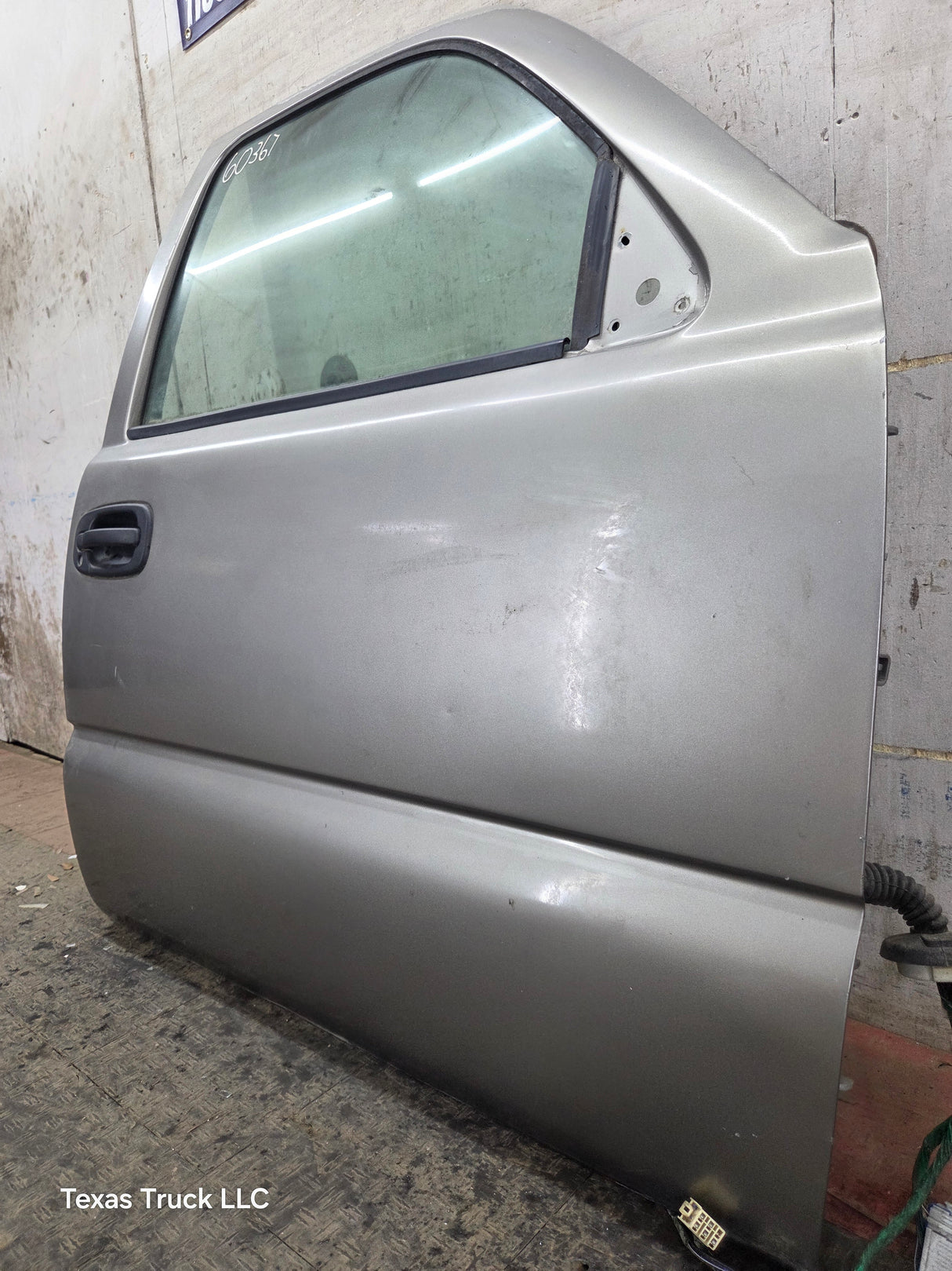 1999-2006 Chevrolet Silverado / GMC Sierra 1500 2500 3500 HD Front Passenger side Door RH