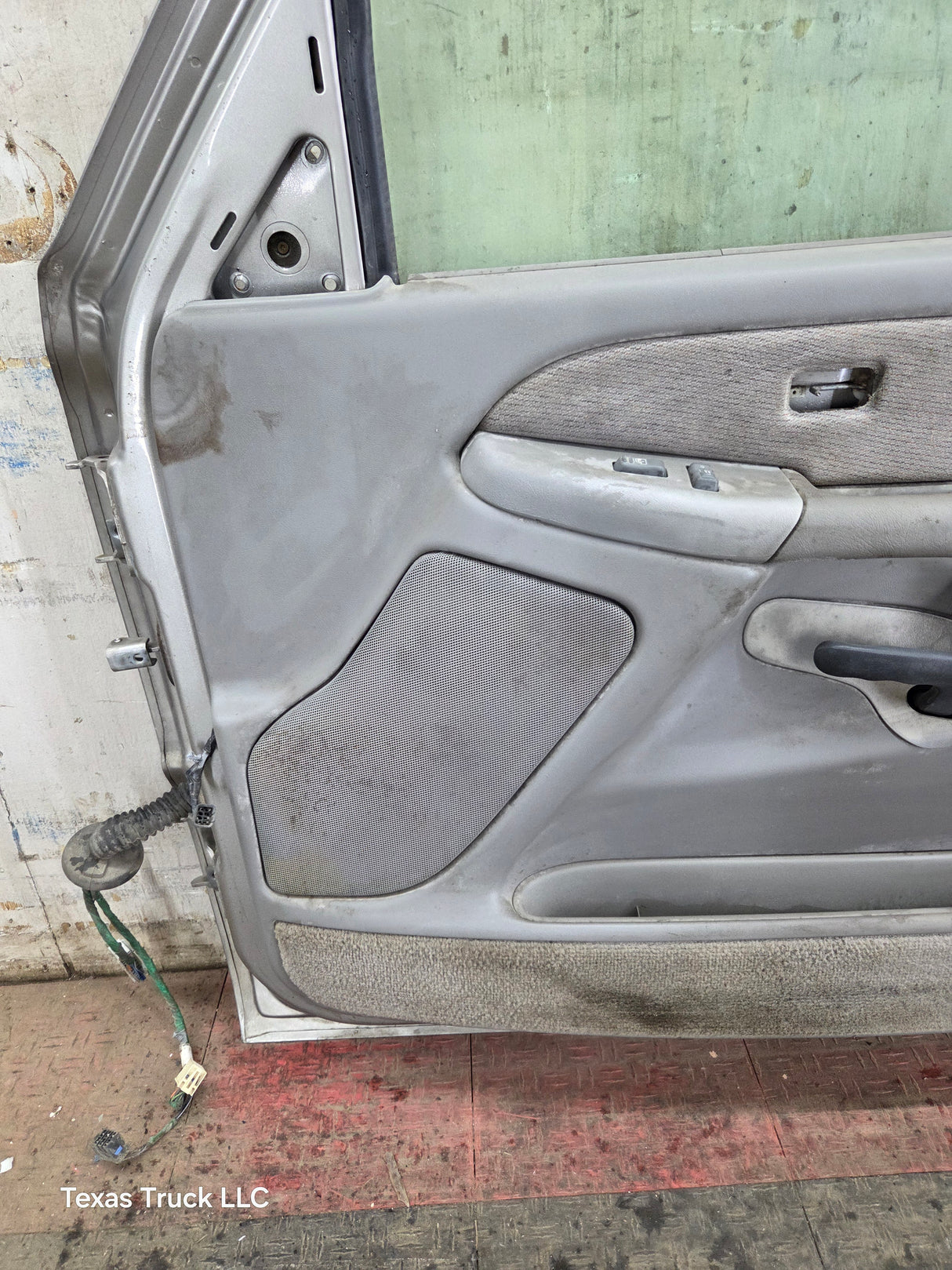 1999-2006 Chevrolet Silverado / GMC Sierra 1500 2500 3500 HD Front Passenger side Door RH