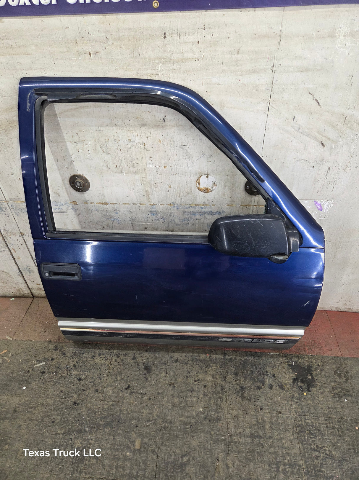 1988-2000 Chevrolet Silverado Suburban GMC Sierra RH Front Passenger Door